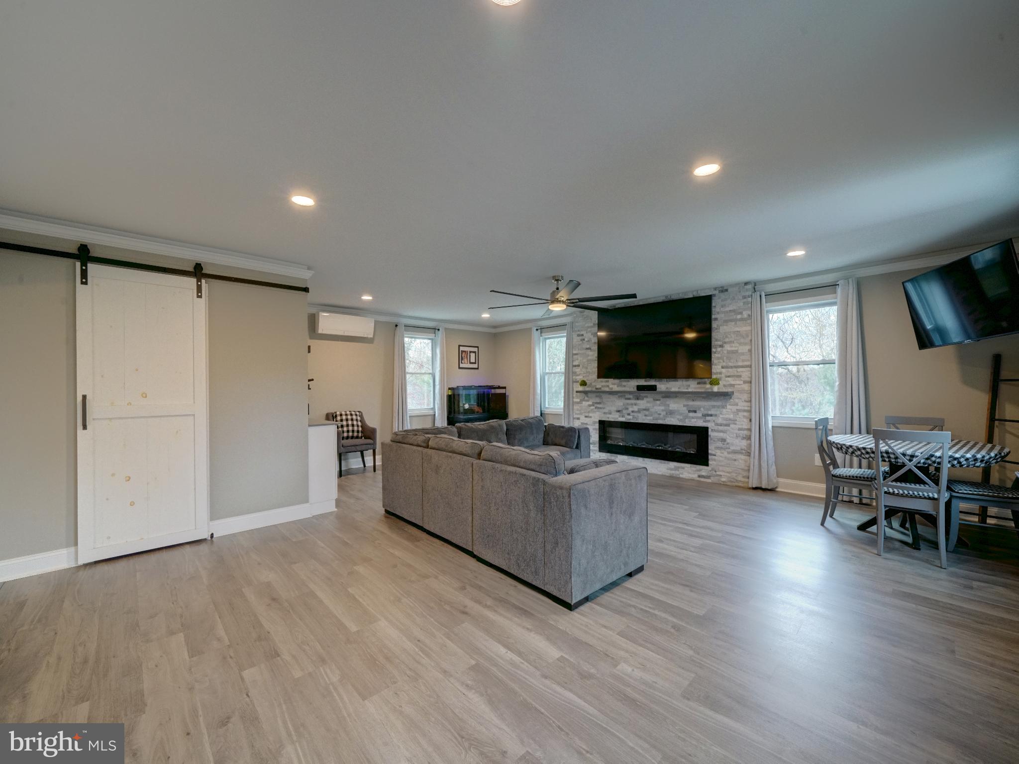 EMERALD VALLEY - Residential