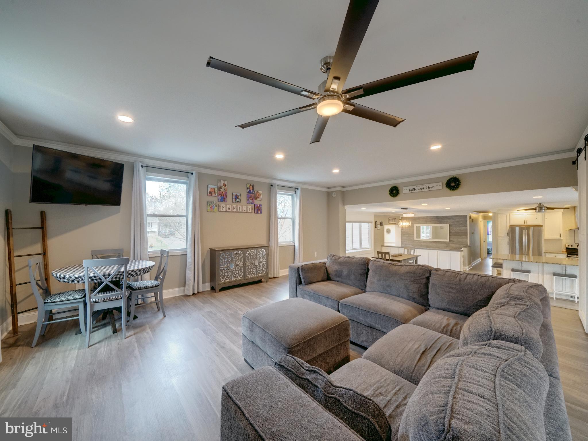 EMERALD VALLEY - Residential