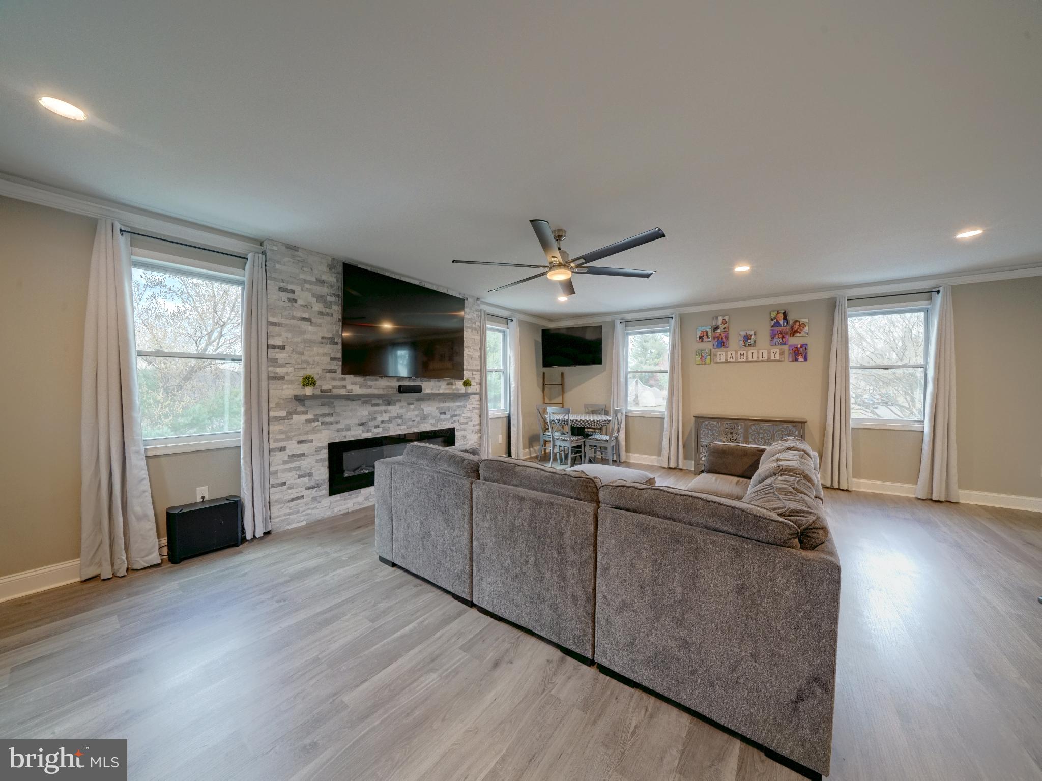 EMERALD VALLEY - Residential