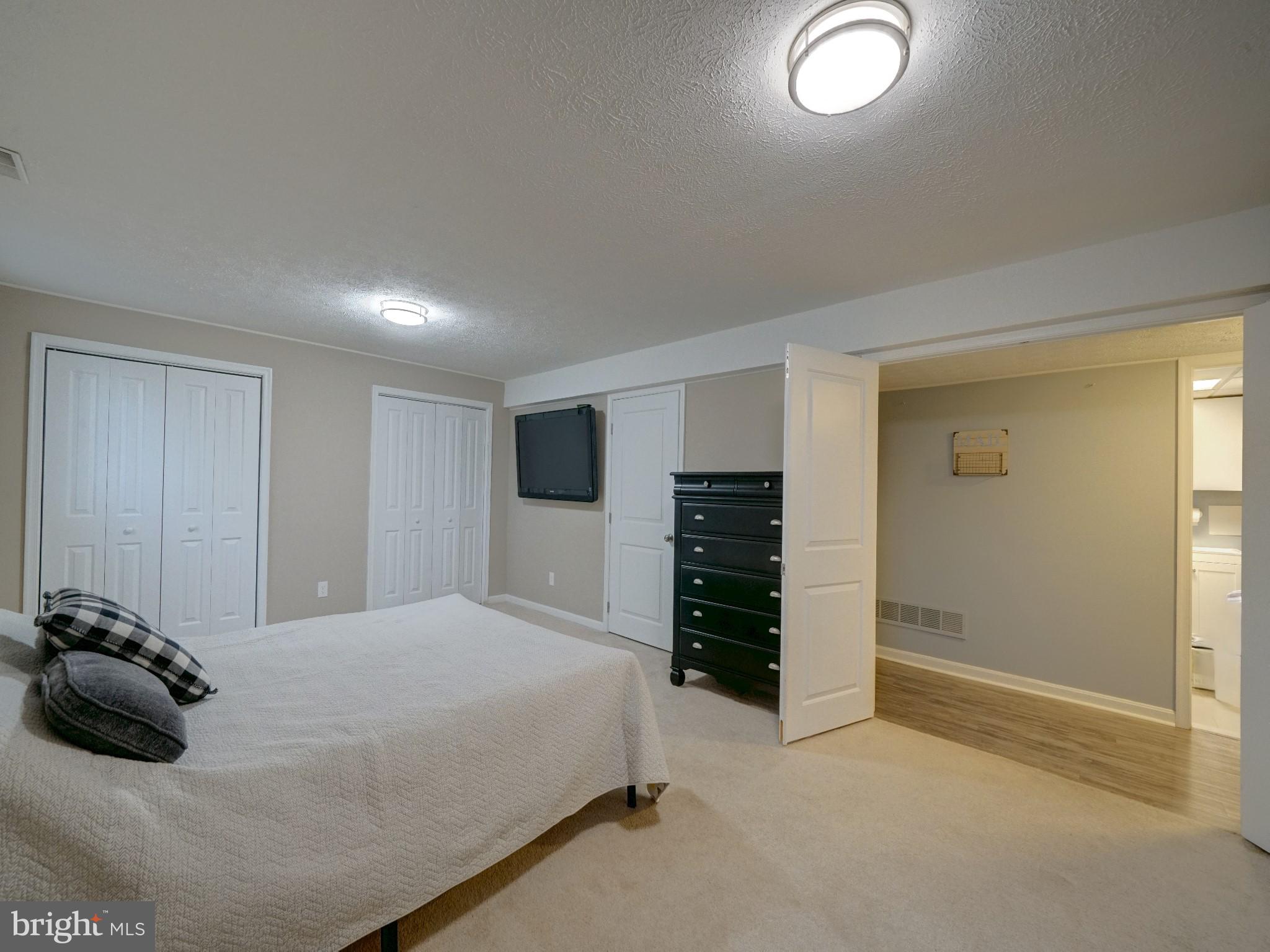 EMERALD VALLEY - Residential