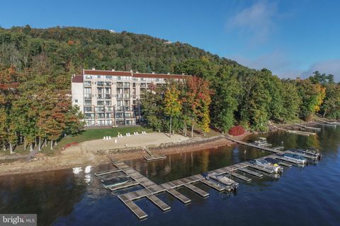 Condo For Sale - 20160 Garrett Highway #F501-701<br/> OAKLAND, MD 21550