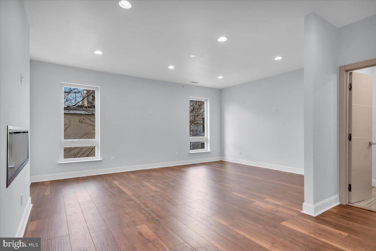 POINT BREEZE - Residential