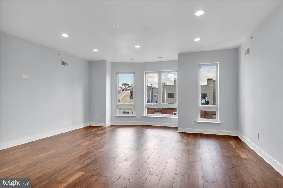 POINT BREEZE - Residential