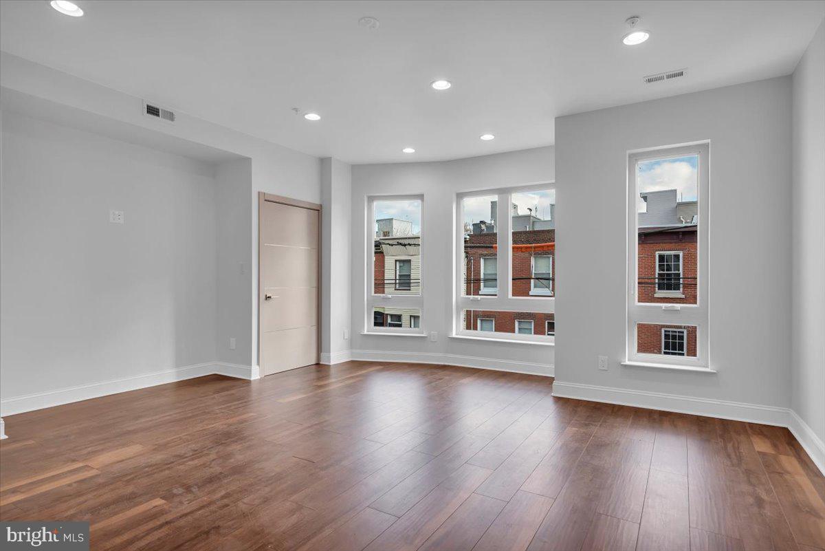 POINT BREEZE - Residential