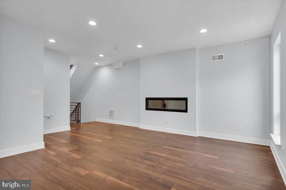 POINT BREEZE - Residential