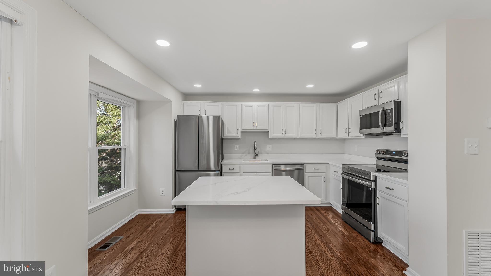 6474 BRICKLEIGH COURT