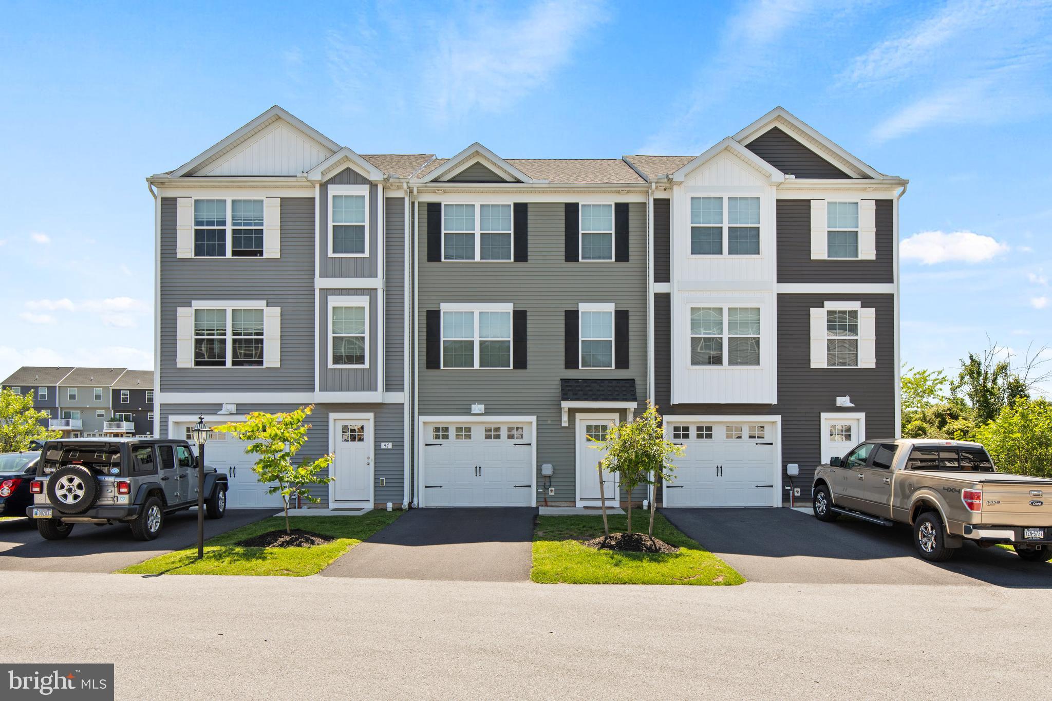 Welcome to Terraces at Maplewood in Harrisburg, PA, where spacious living meets convenience! Our modern townhomes are ideally located in the 17110 area, offering easy access to Wildwood Park, the State Museum of Pennsylvania, popular dining spots like The Capital Grille and The Copper Cup, and Harrisburg Area Community College.
Choose from our spacious 3-bedroom, 1252 sq. ft. or 4-bedroom, 1625 sq. ft. townhomes with garages. Each home features an open floor plan with a modern kitchen equipped with a refrigerator, microwave, and dishwasher, as well as a washer/dryer set for added convenience. Enjoy high ceilings, ample closet space, and plenty of natural light throughout your home.
Off-street parking and attached garages (for 4-bedroom homes) ensure that your living experience is as comfortable as possible. Plus, with easy access to major commuter routes and nearby attractions, commuting and enjoying all that Harrisburg has to offer is a breeze.
Schedule a private tour today to make Terraces at Maplewood your new home, where space, comfort, and convenience come together in the heart of Harrisburg. Model Pictured. Restrictions apply to community specials.