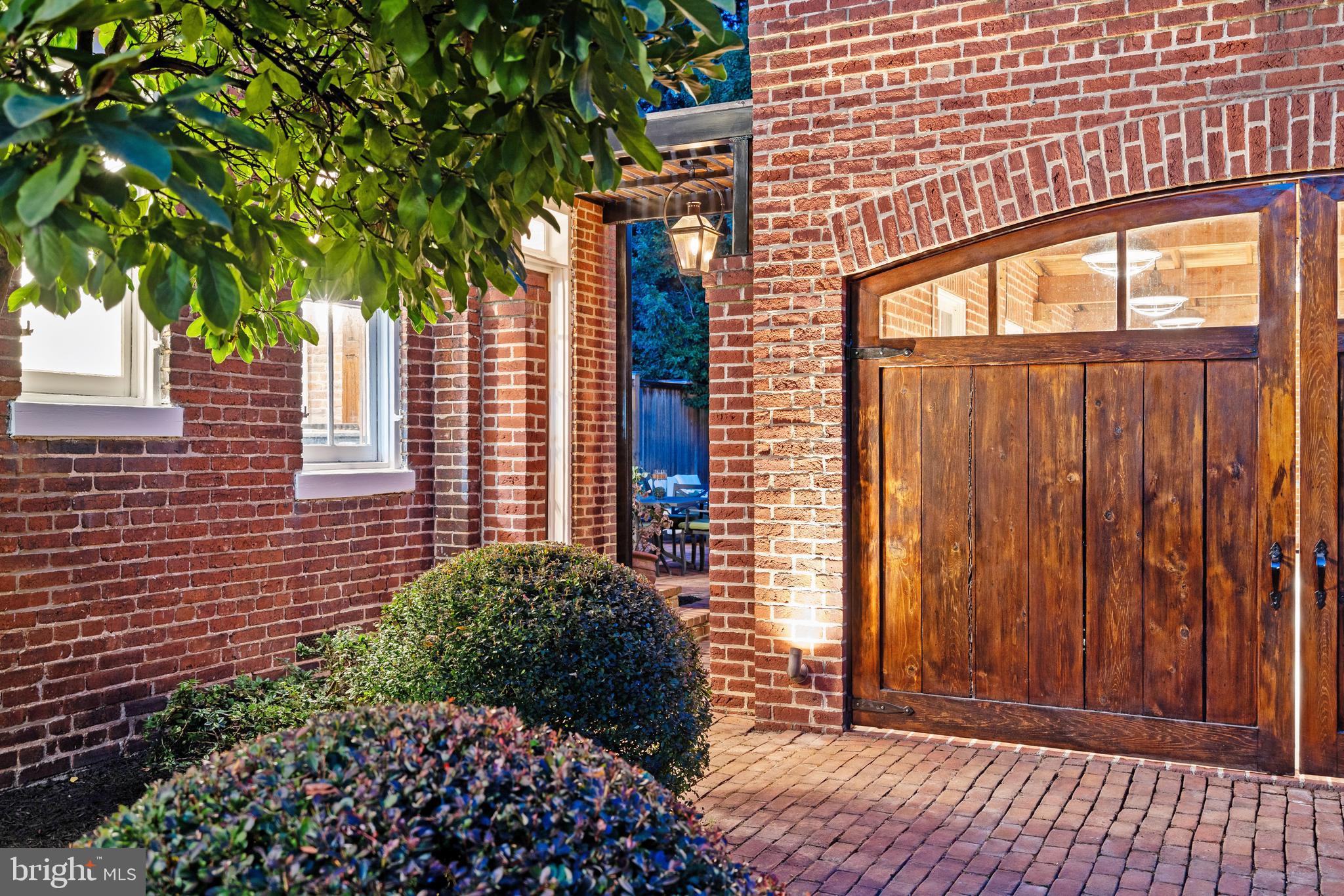 OLD TOWN ALEXANDRIA - Residential