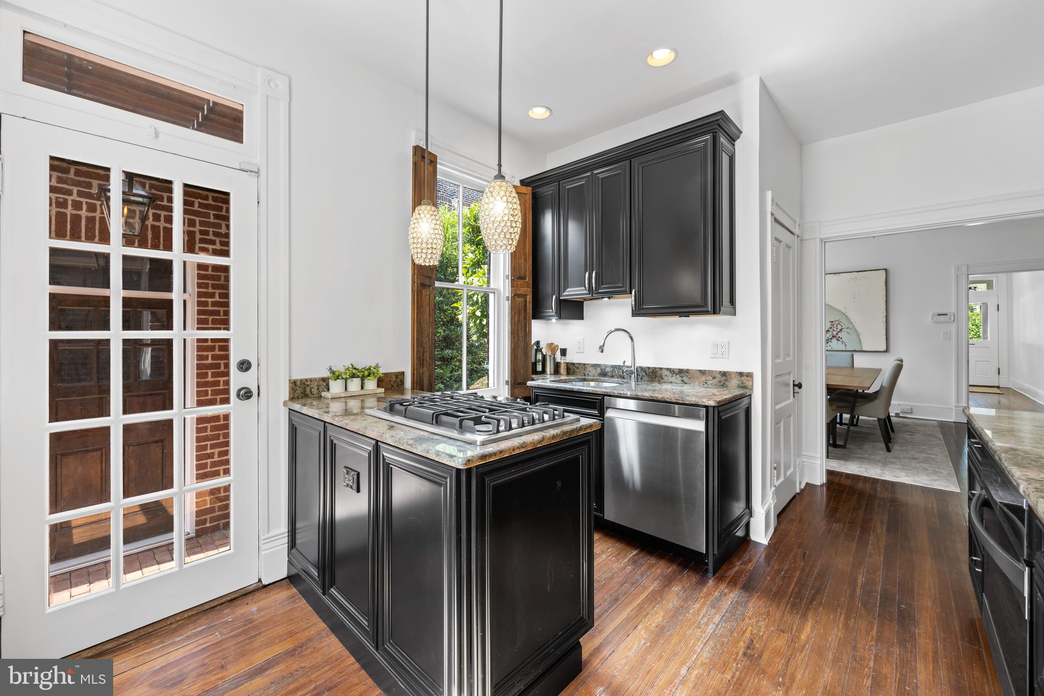 OLD TOWN ALEXANDRIA - Residential