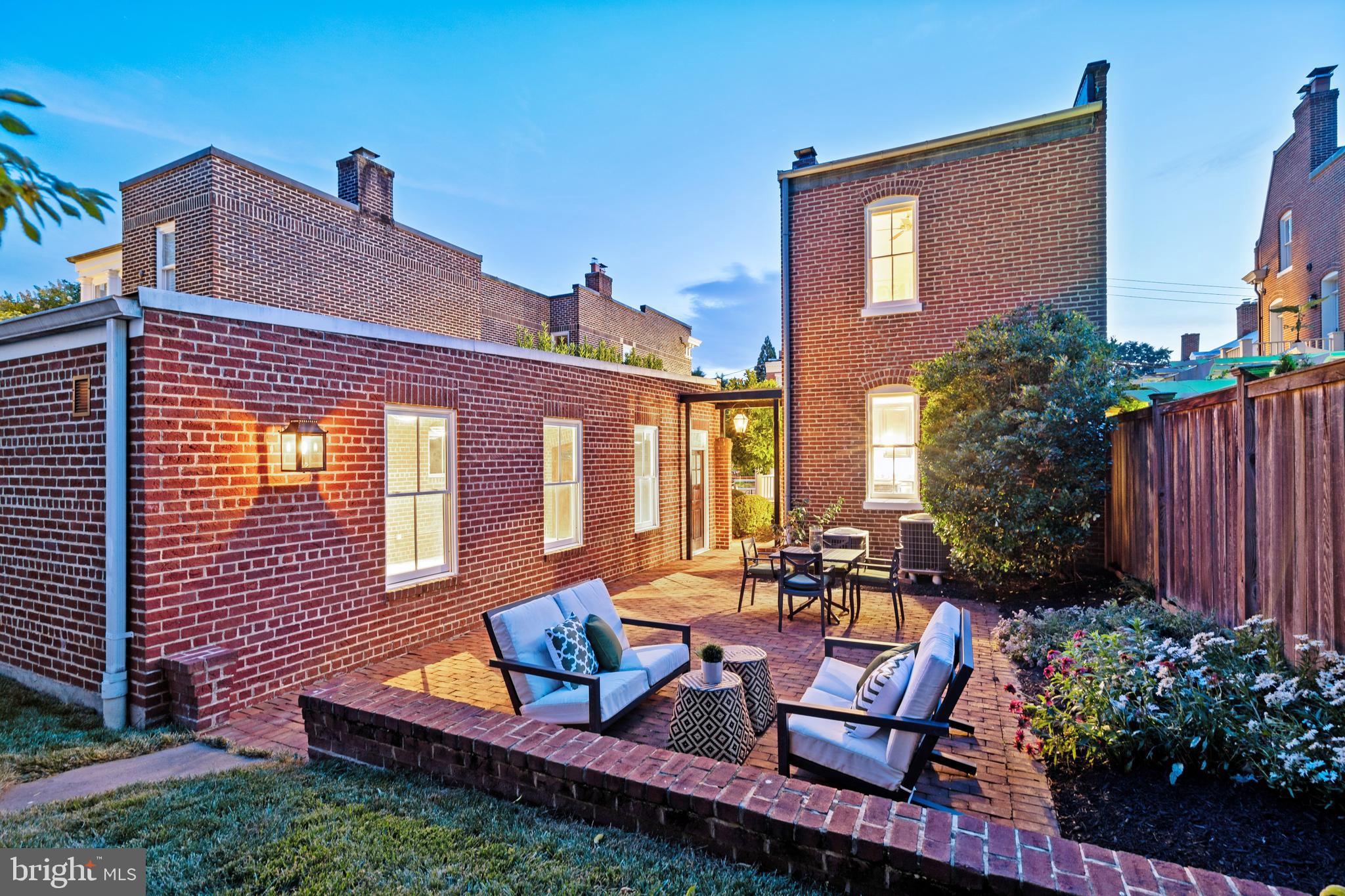 OLD TOWN ALEXANDRIA - Residential