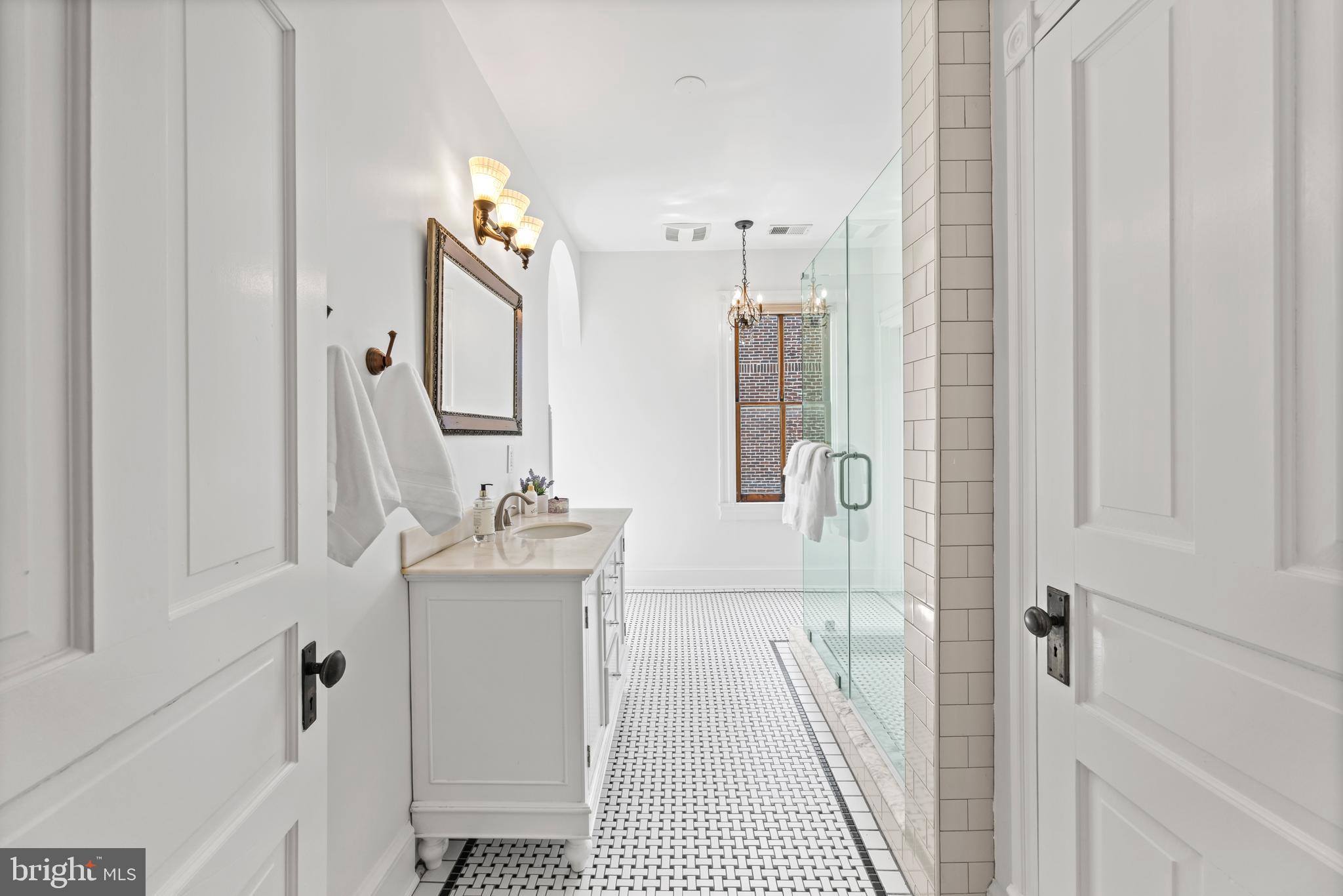 OLD TOWN ALEXANDRIA - Residential