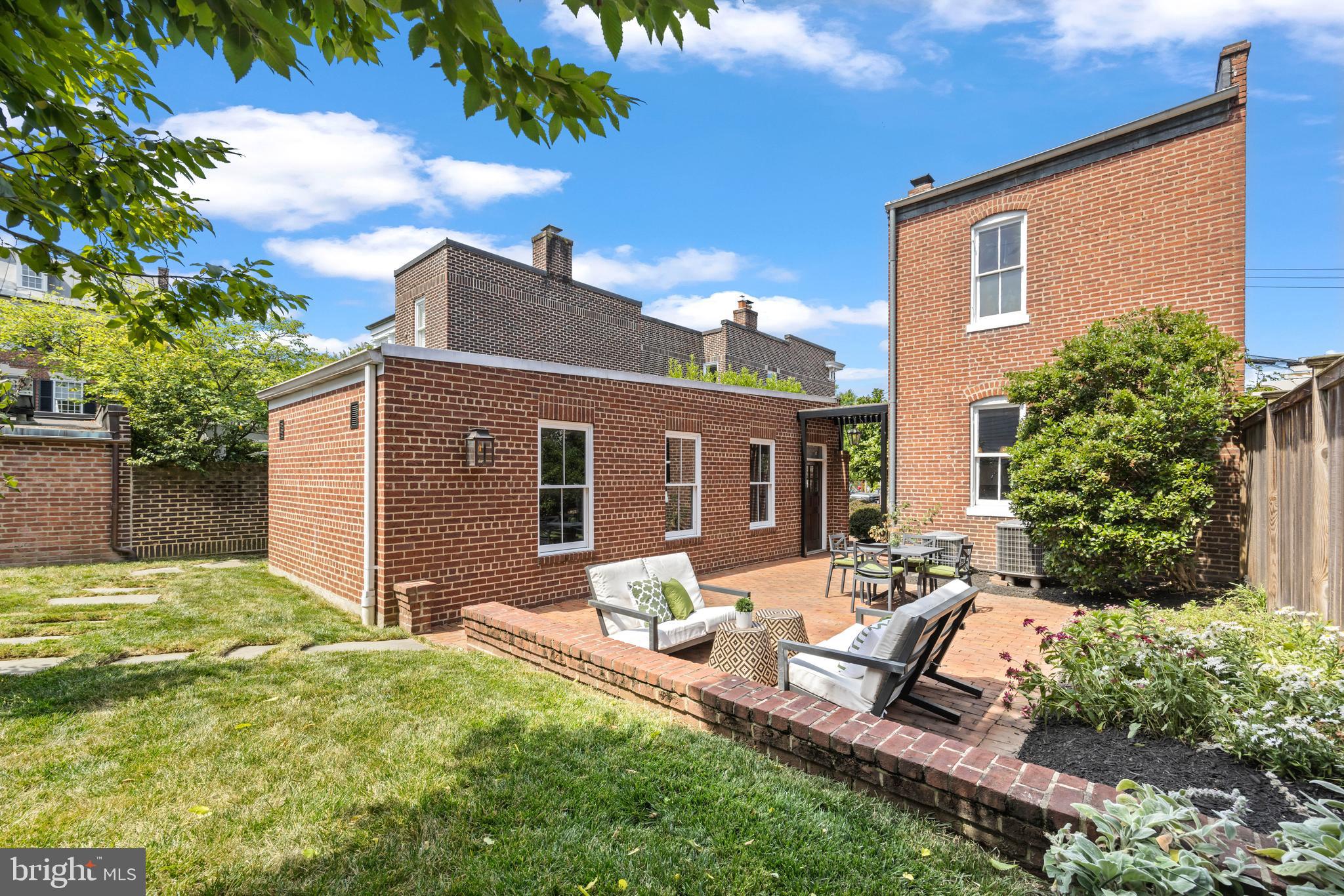 OLD TOWN ALEXANDRIA - Residential