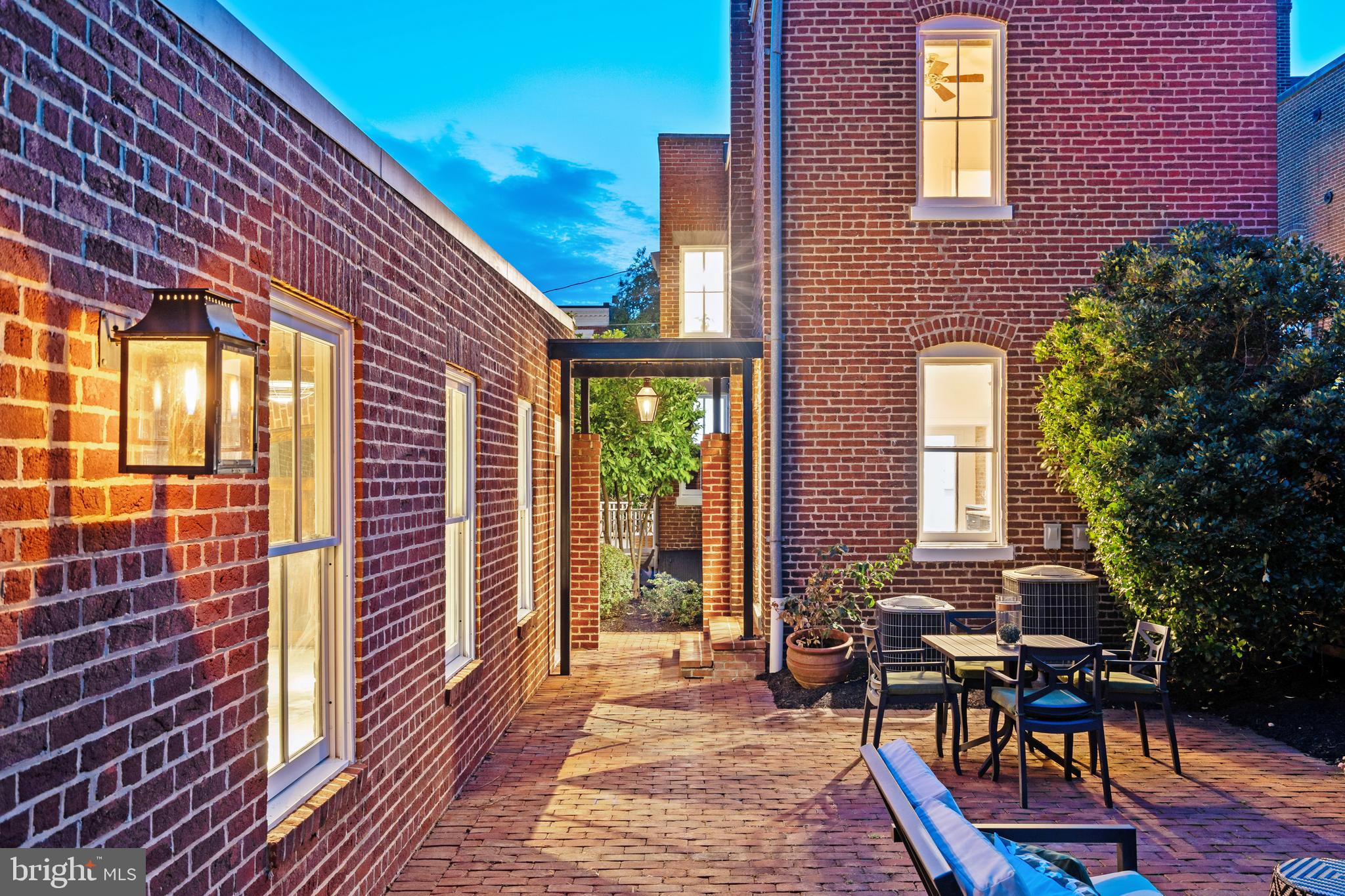 OLD TOWN ALEXANDRIA - Residential