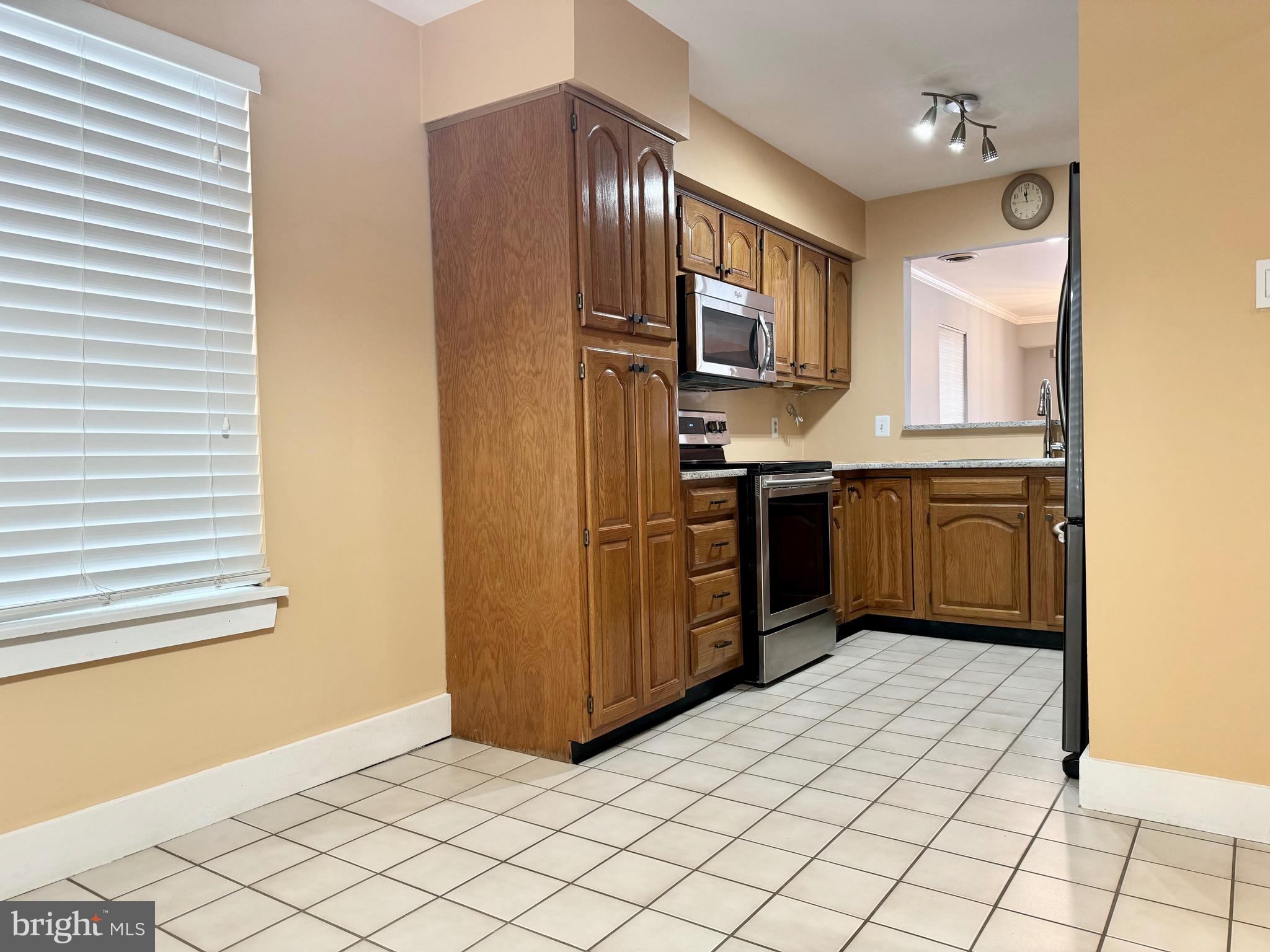 SAW MILL VALLEY - Residential Lease