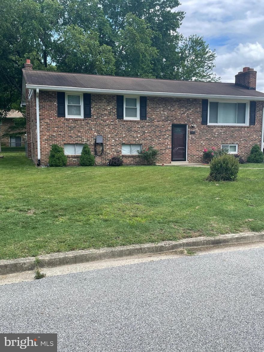 Gorgeous Brick Split Foyer featuring granite counters, 42 inch cabinets, Island, ceramic tile floor, stainless steel appliances, Huge fenced level backyard, Shed, 4 bedrooms (large basement suite), Family room with fireplace...Property located close to route 5 and near beltway for quick commute to D.C. Priced below Townhome prices…