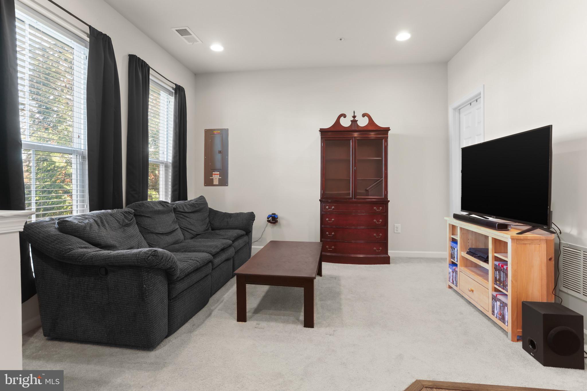 OAKVIEW VILLAGE - Residential