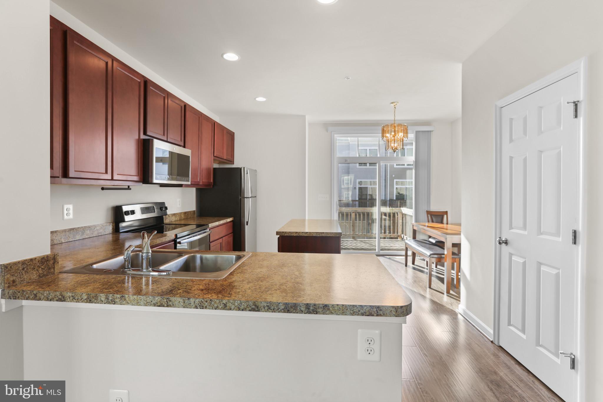 OAKVIEW VILLAGE - Residential