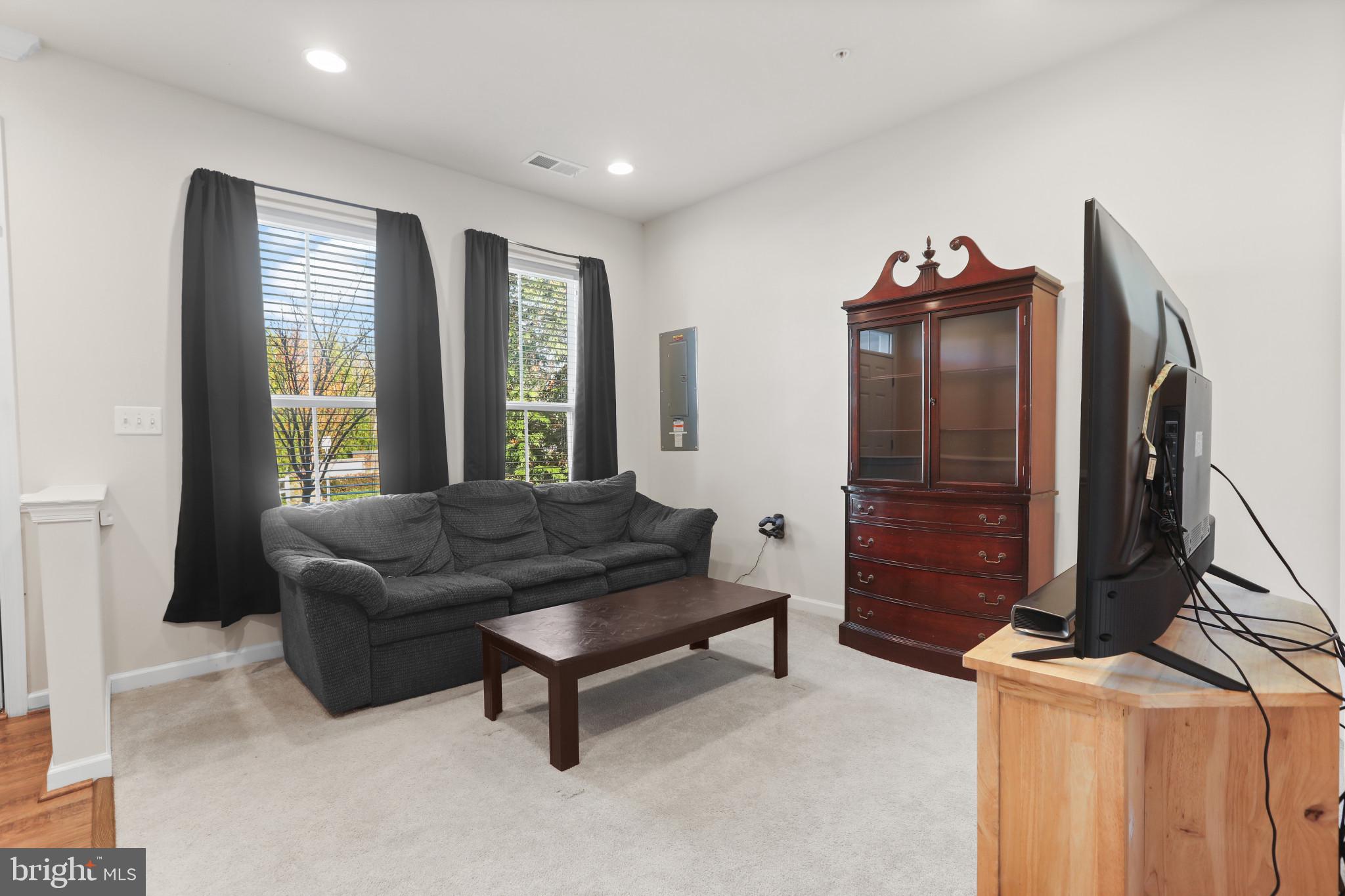 OAKVIEW VILLAGE - Residential