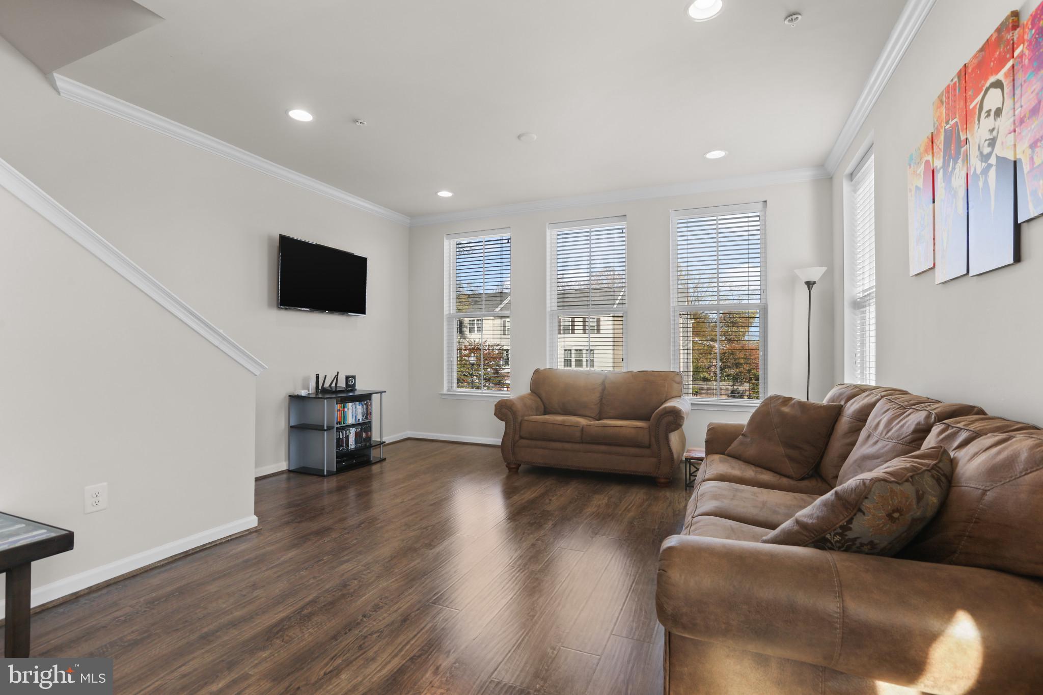 OAKVIEW VILLAGE - Residential