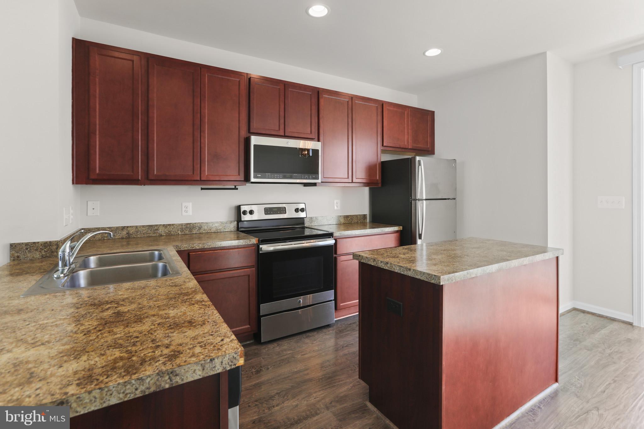 OAKVIEW VILLAGE - Residential