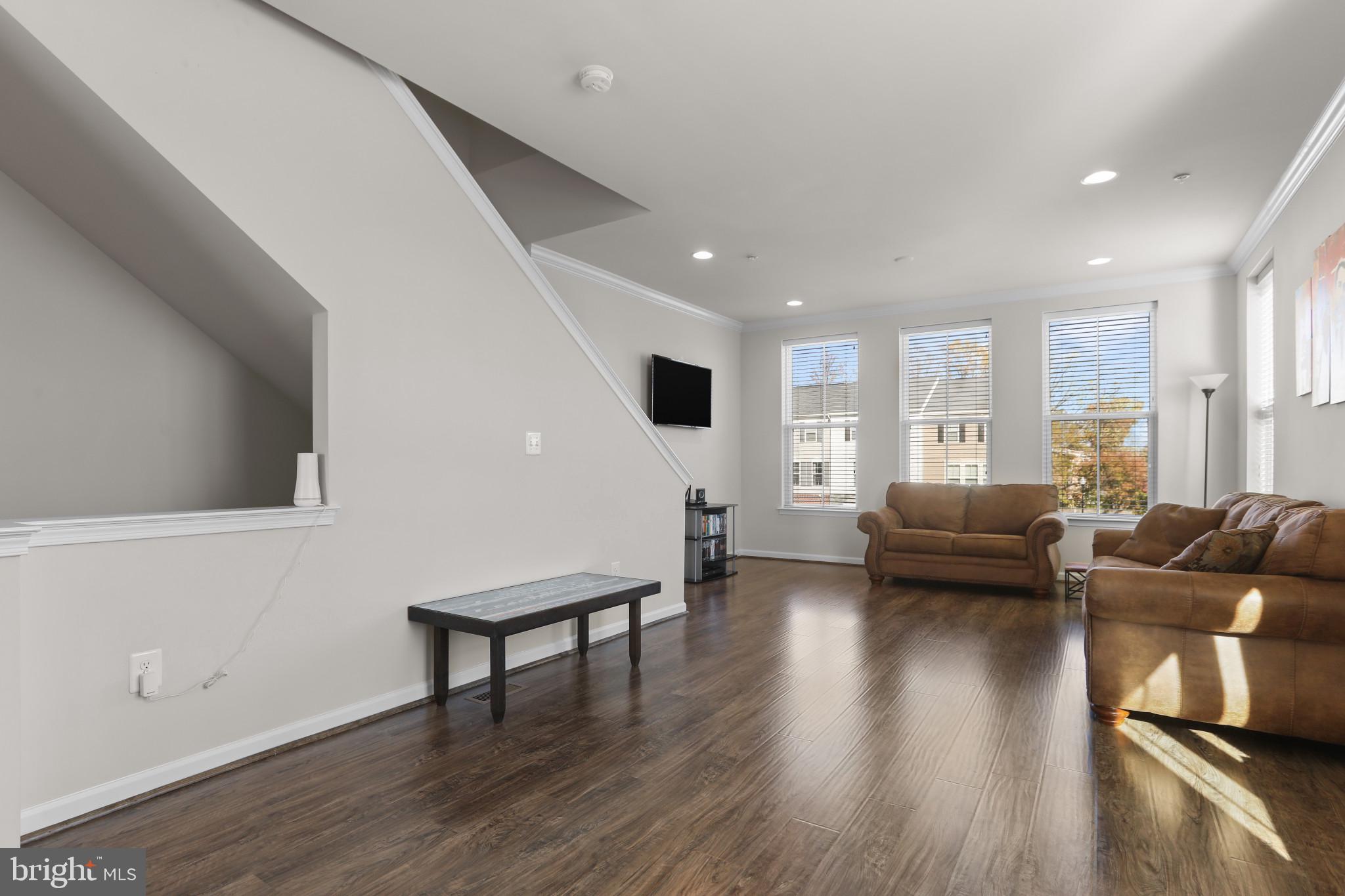 OAKVIEW VILLAGE - Residential