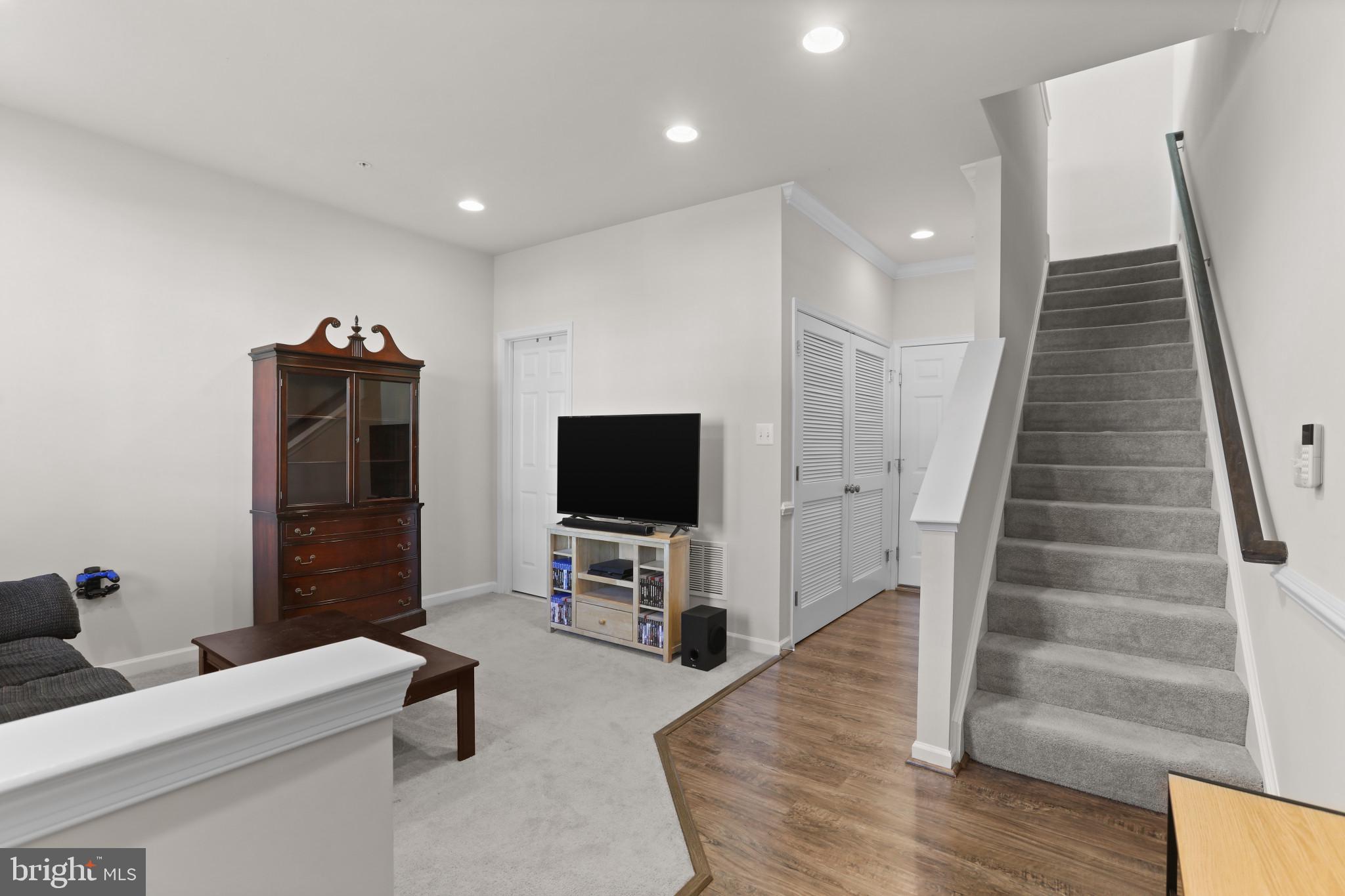 OAKVIEW VILLAGE - Residential
