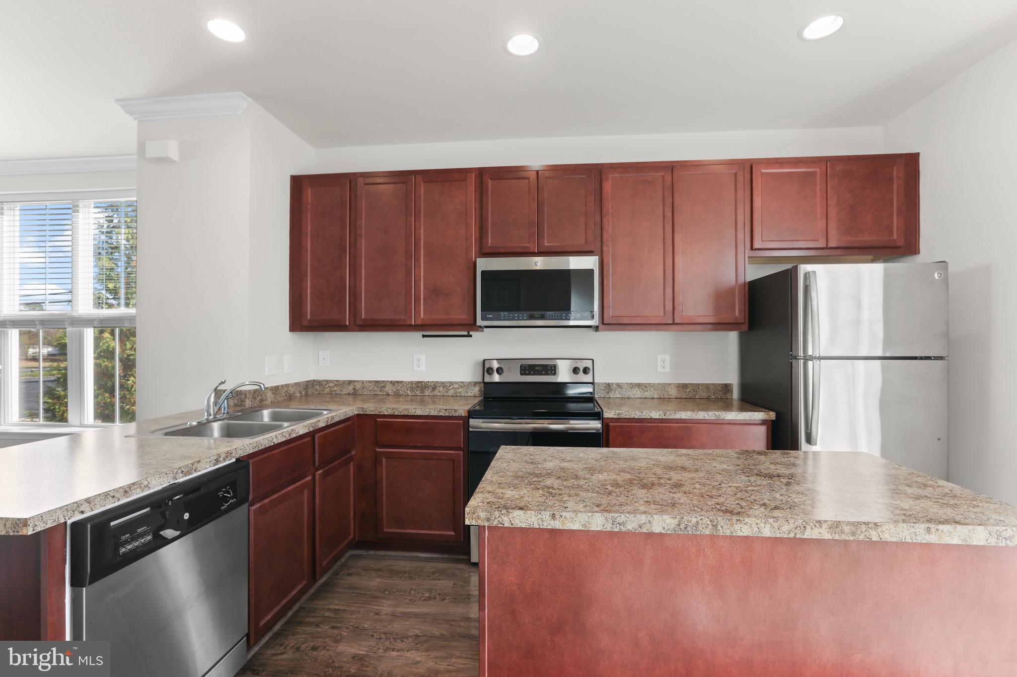 OAKVIEW VILLAGE - Residential