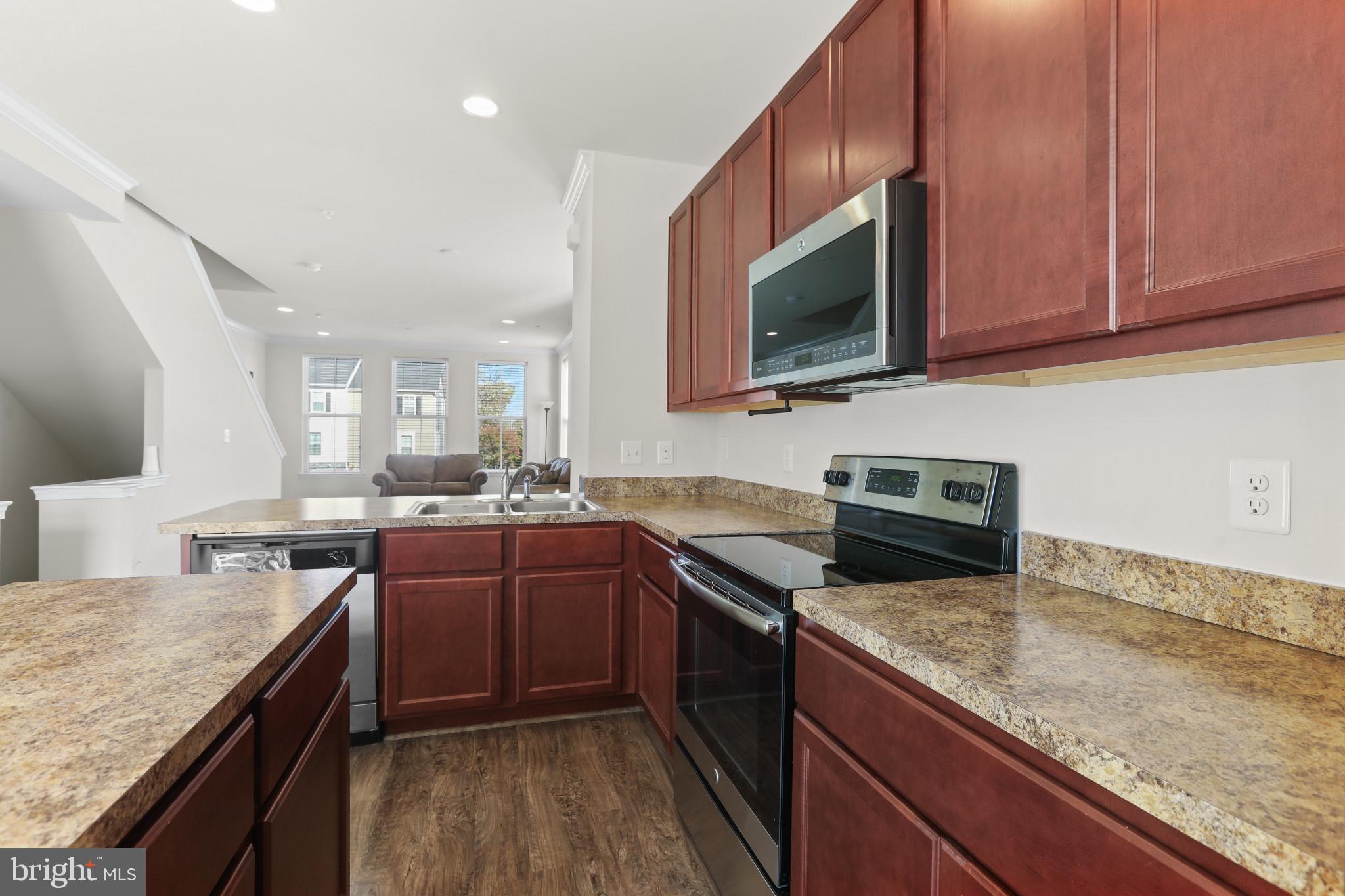 OAKVIEW VILLAGE - Residential