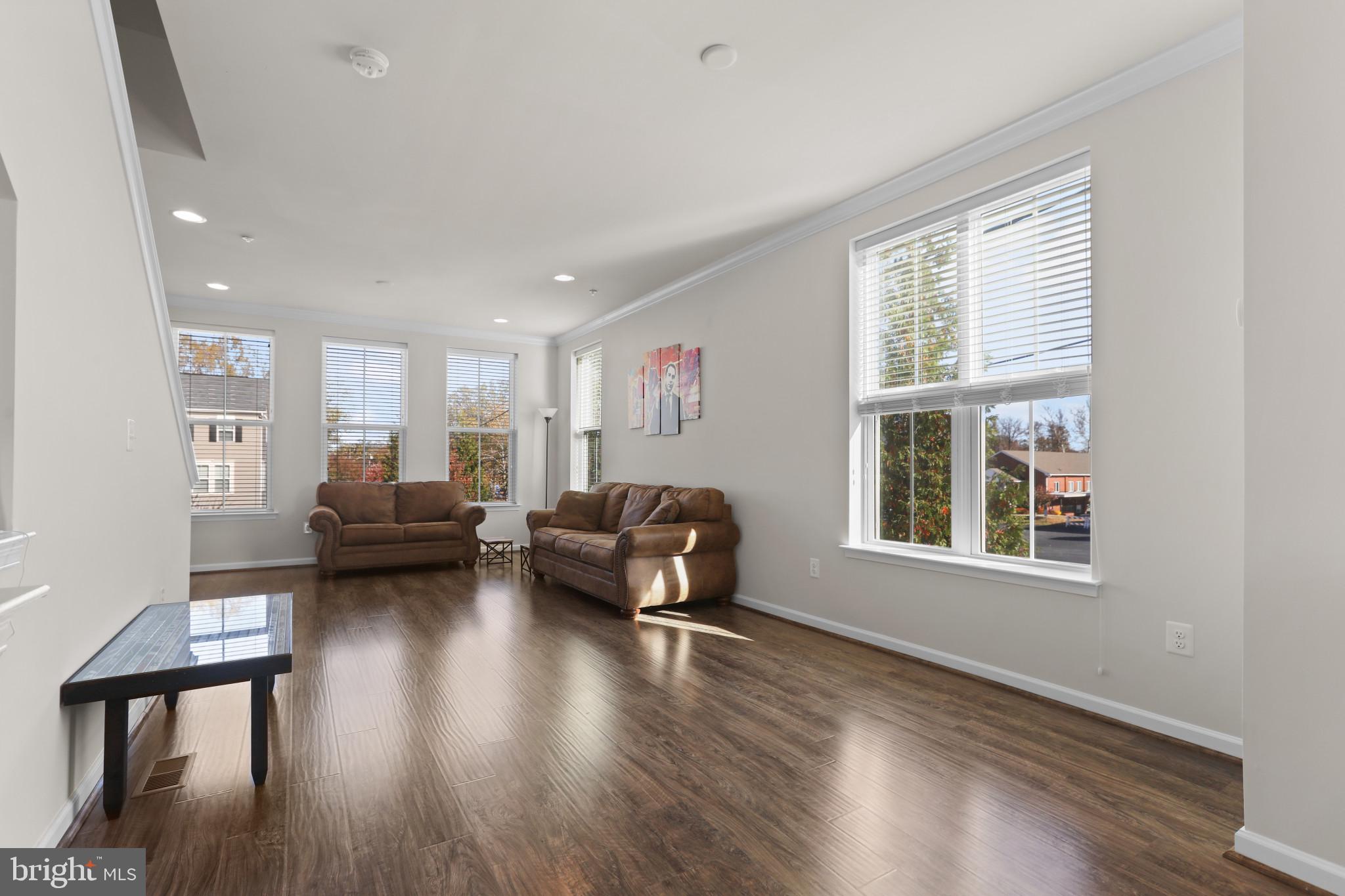 OAKVIEW VILLAGE - Residential