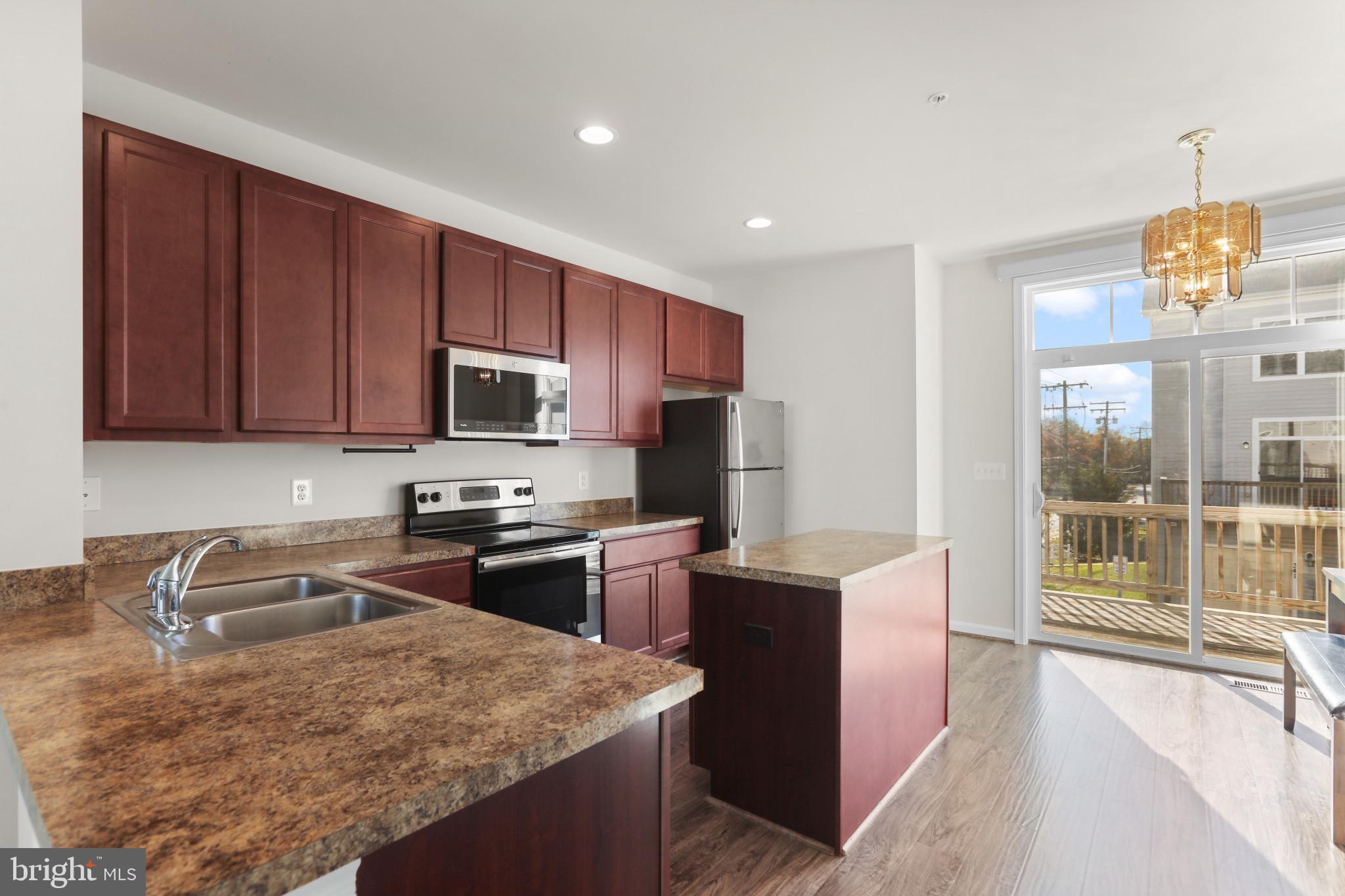 OAKVIEW VILLAGE - Residential