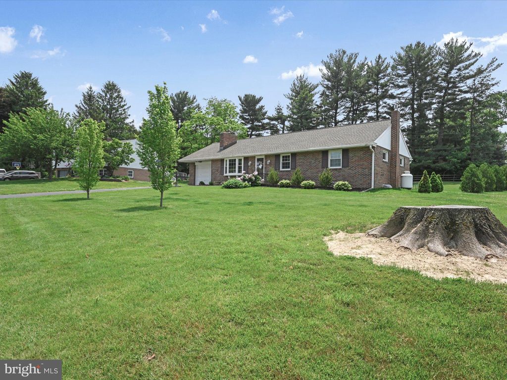 Photo of 362 SUN VALLEY DR, LEOLA, PA 17540 (MLS # PALA2035422)