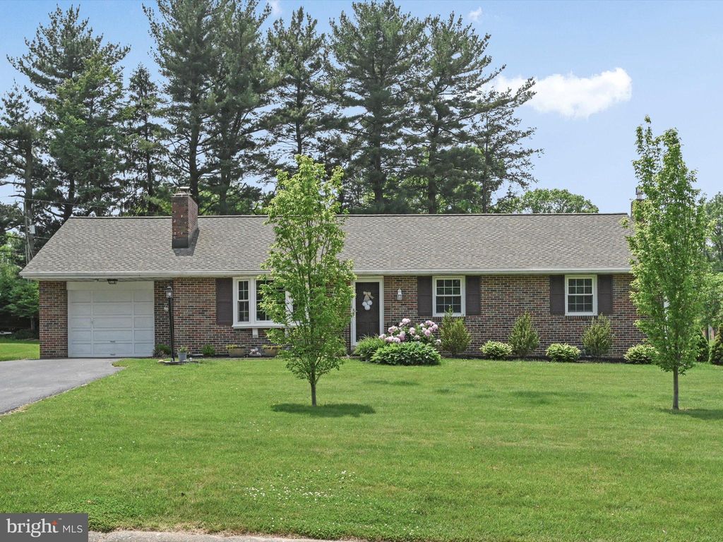 Photo of 362 SUN VALLEY DR, LEOLA, PA 17540 (MLS # PALA2035422)