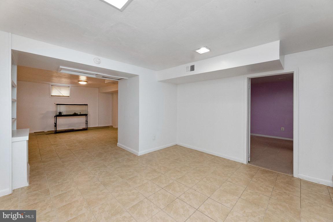 PHELPS 2ND ADDN TO FORESTVILLE - Residential Lease