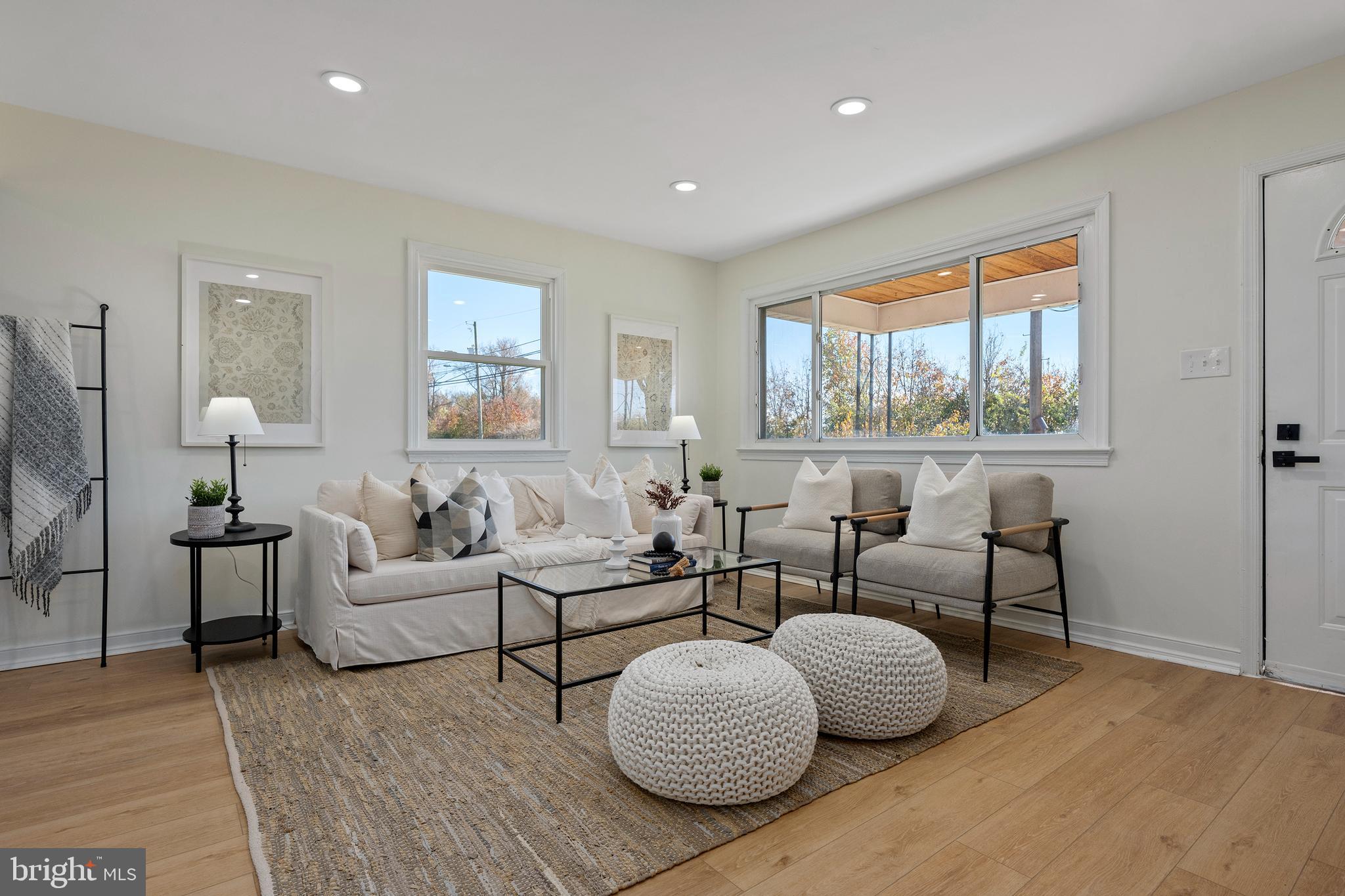 HARRY ROSS PROPERTY - Residential