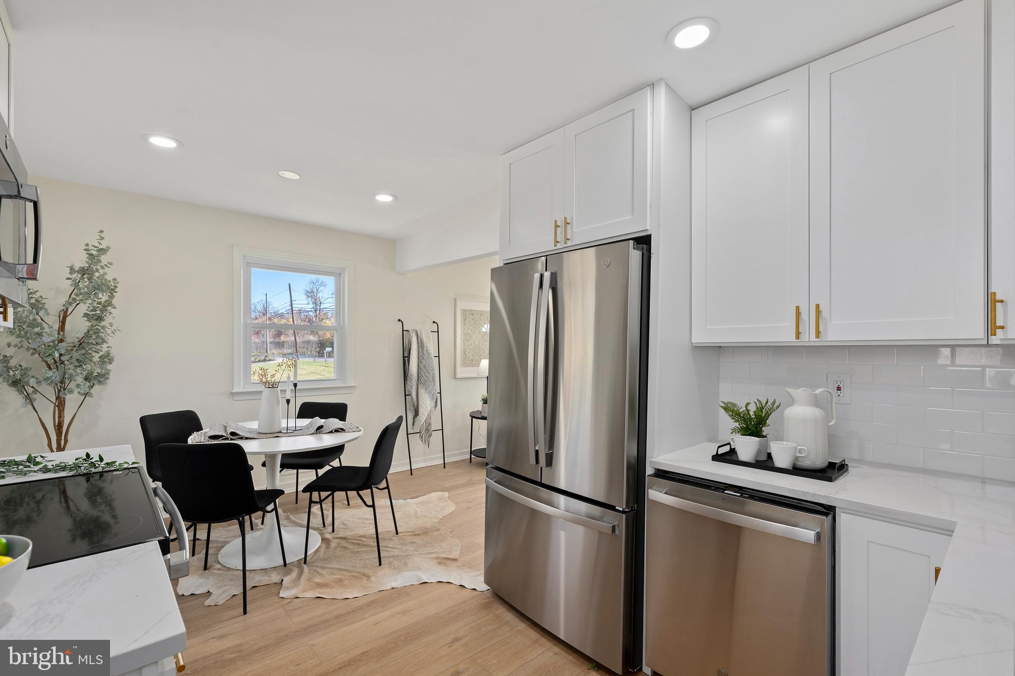 HARRY ROSS PROPERTY - Residential