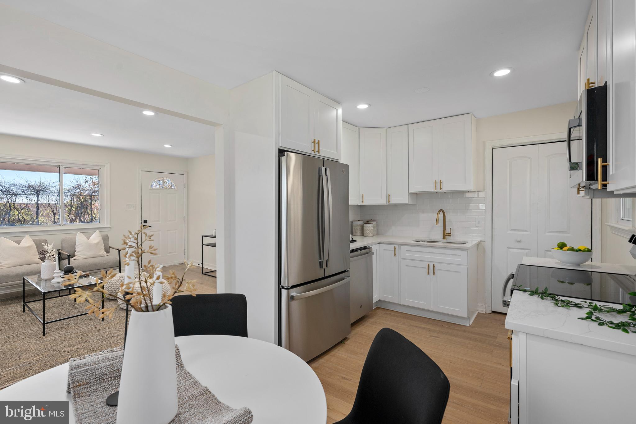 HARRY ROSS PROPERTY - Residential