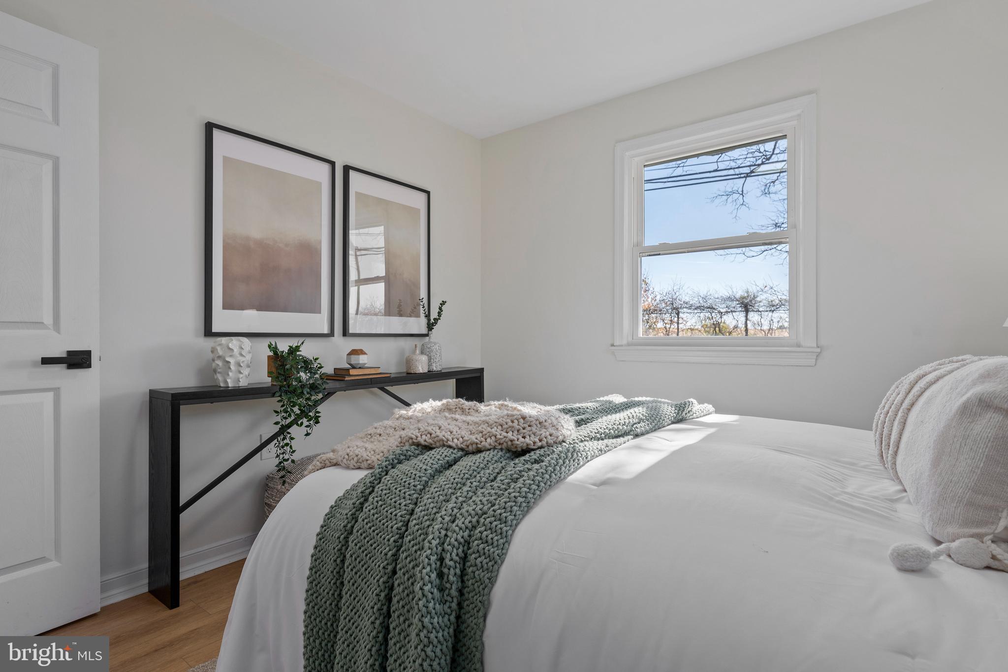 HARRY ROSS PROPERTY - Residential