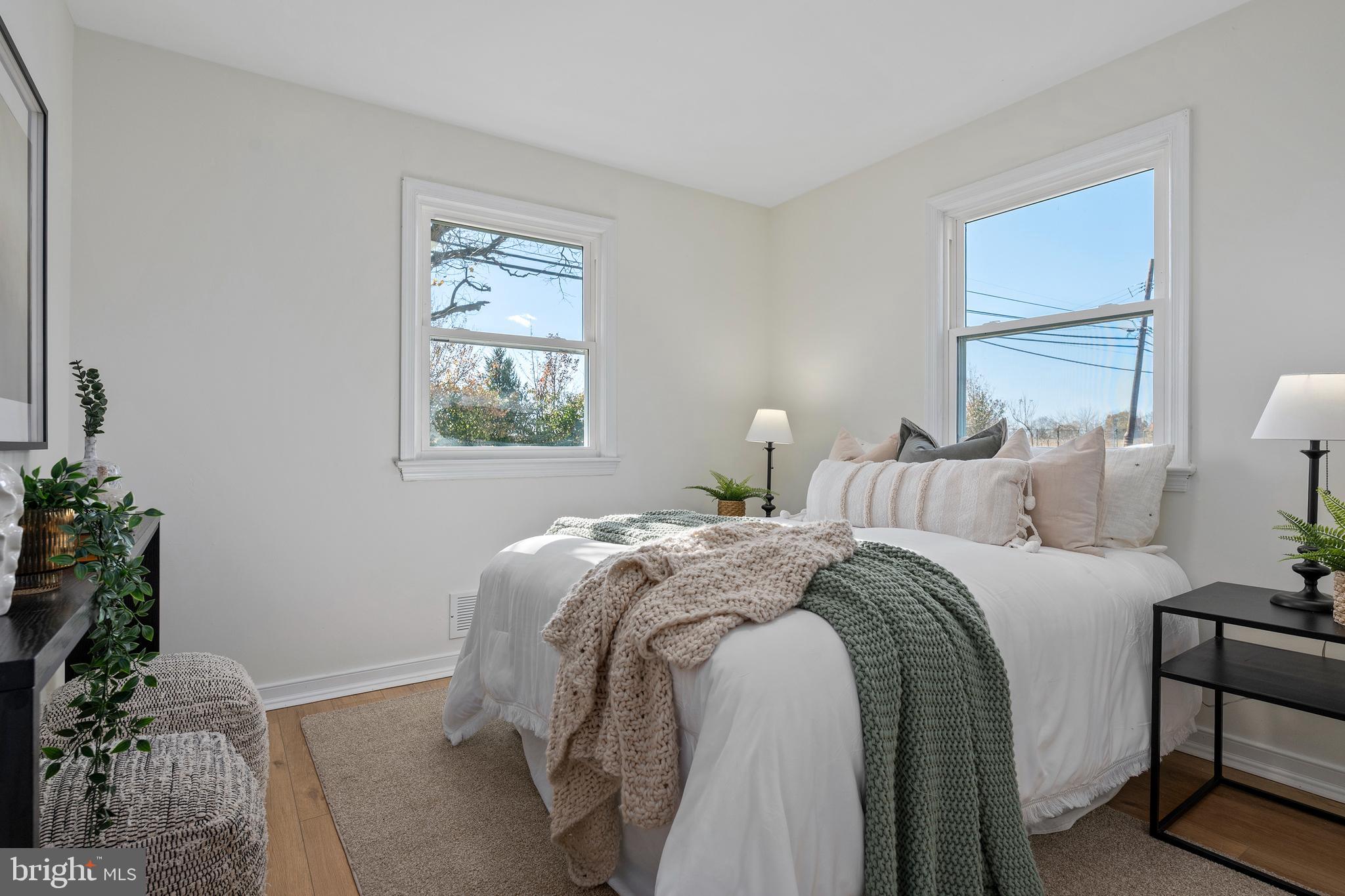 HARRY ROSS PROPERTY - Residential