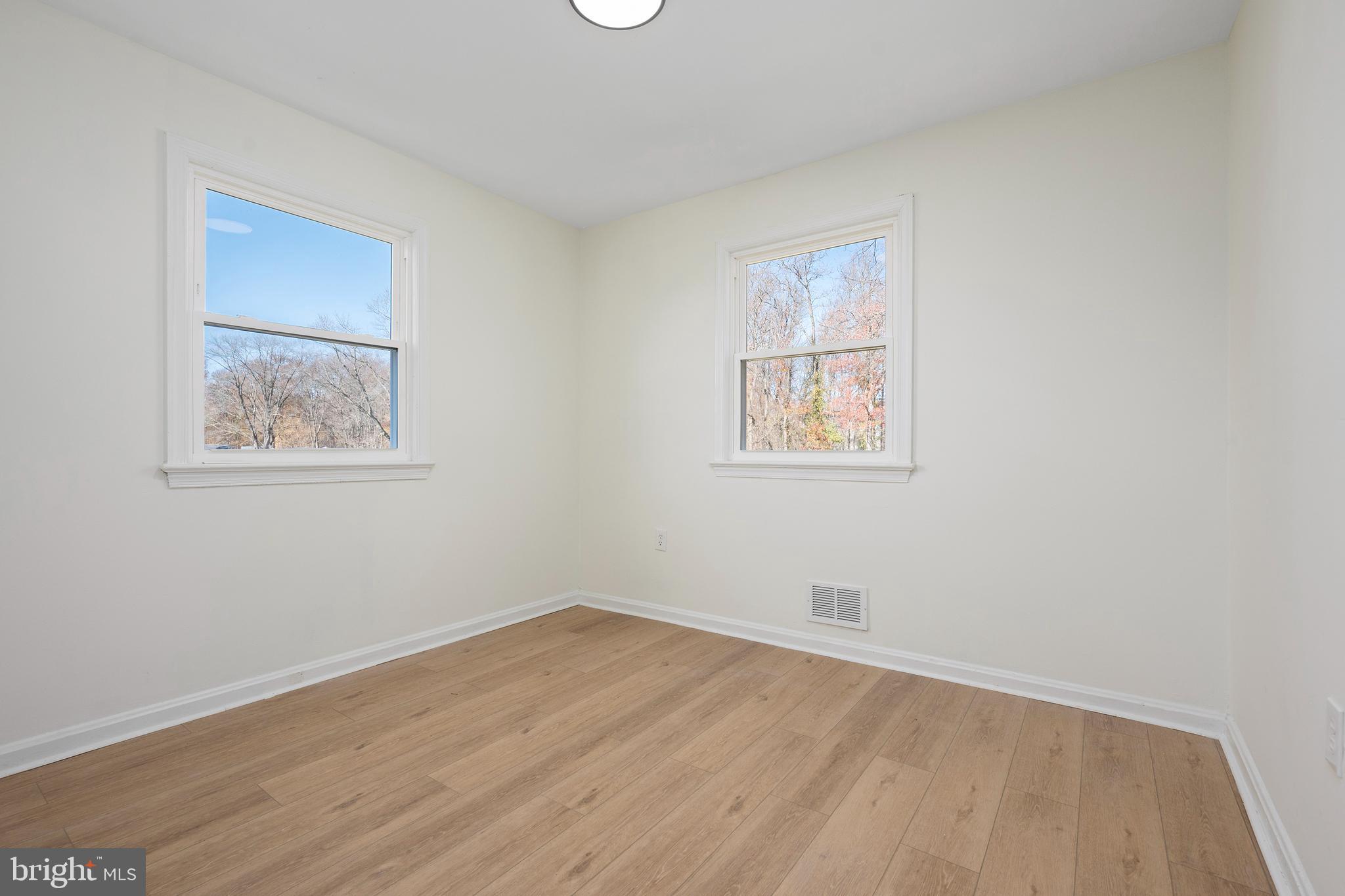 HARRY ROSS PROPERTY - Residential