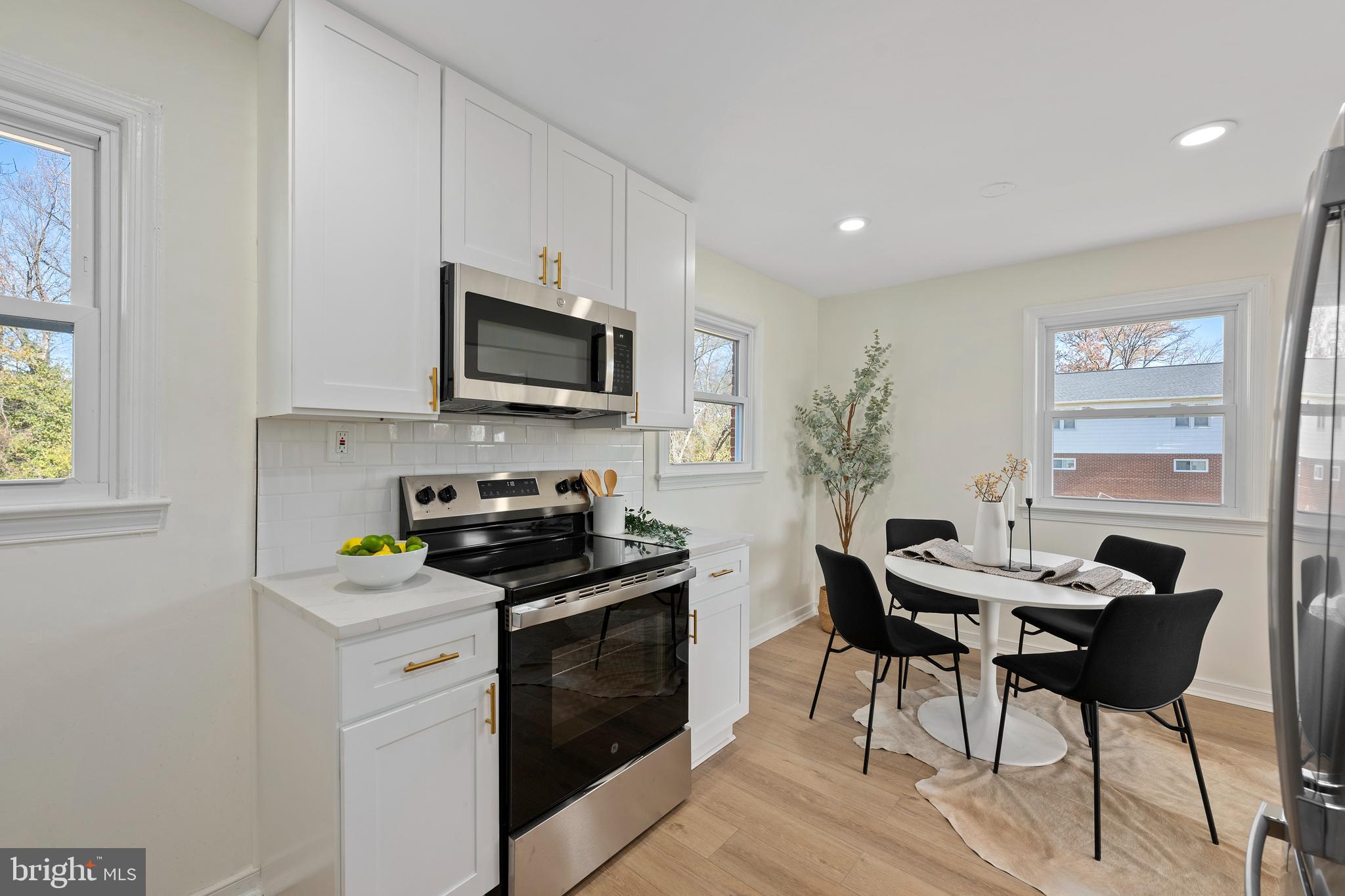 HARRY ROSS PROPERTY - Residential