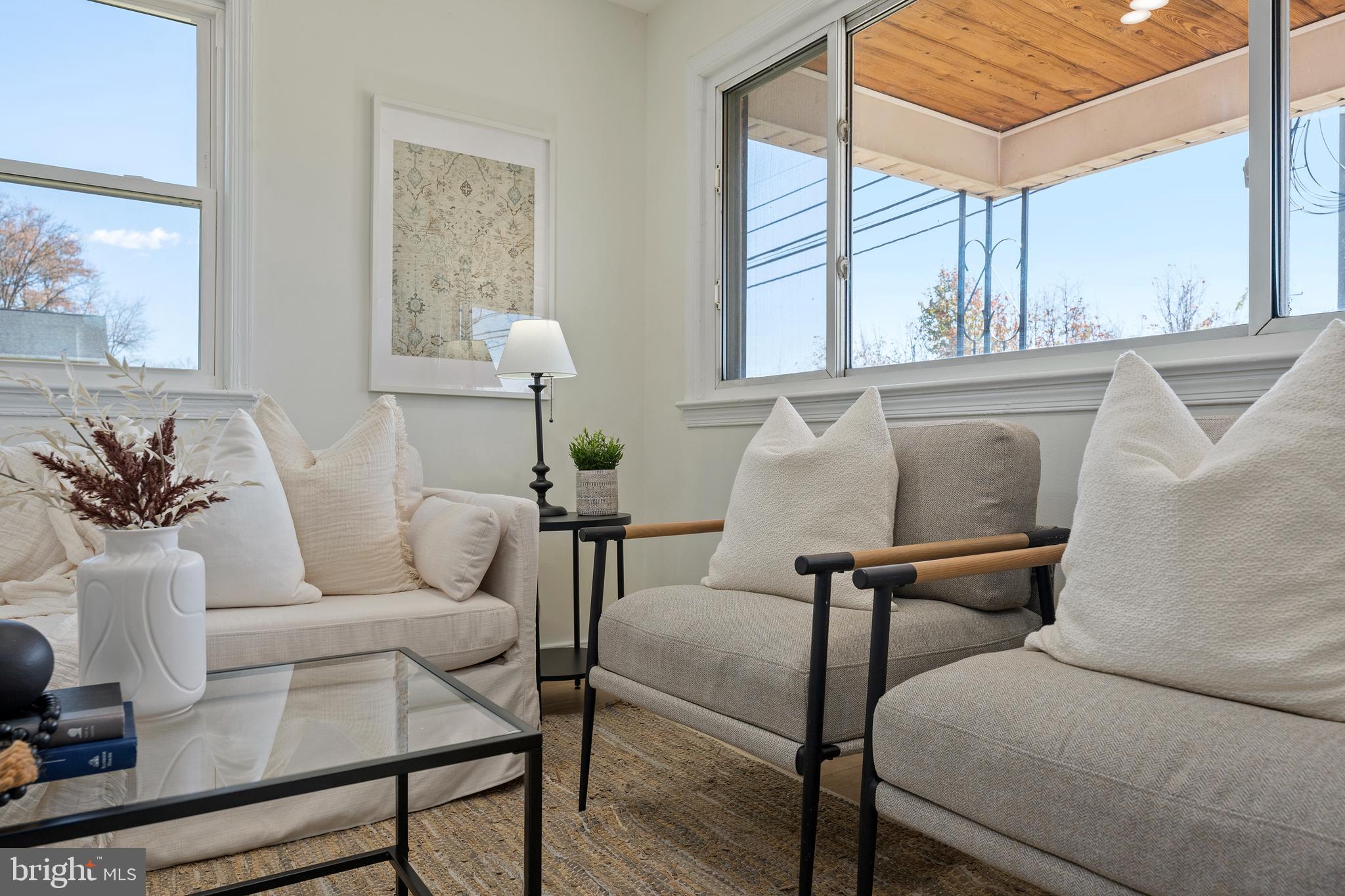 HARRY ROSS PROPERTY - Residential