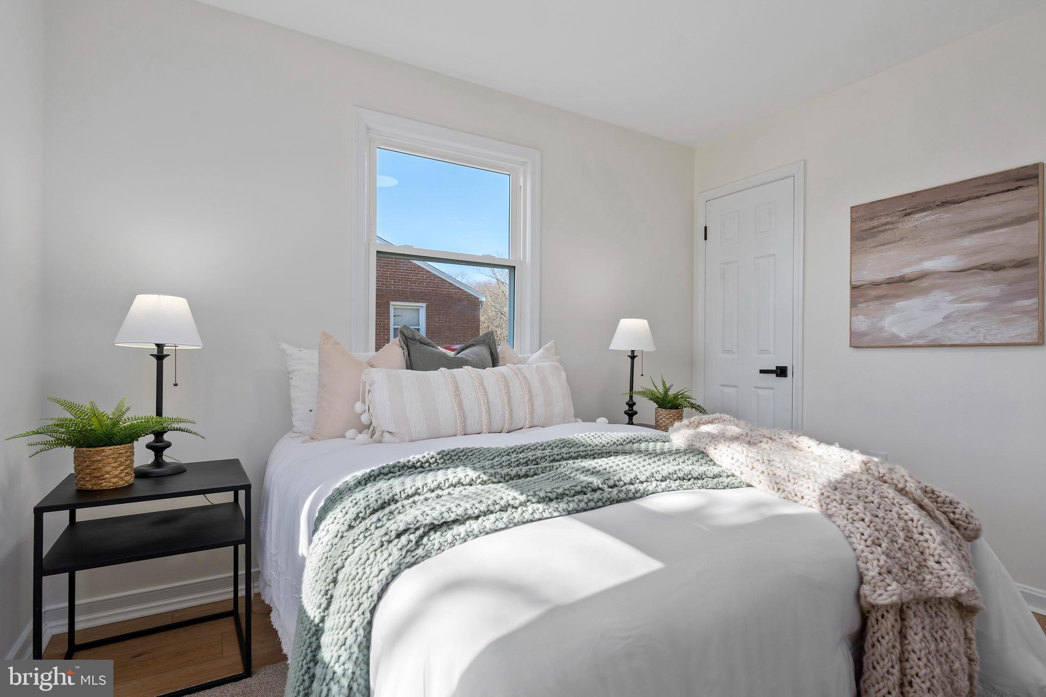 HARRY ROSS PROPERTY - Residential