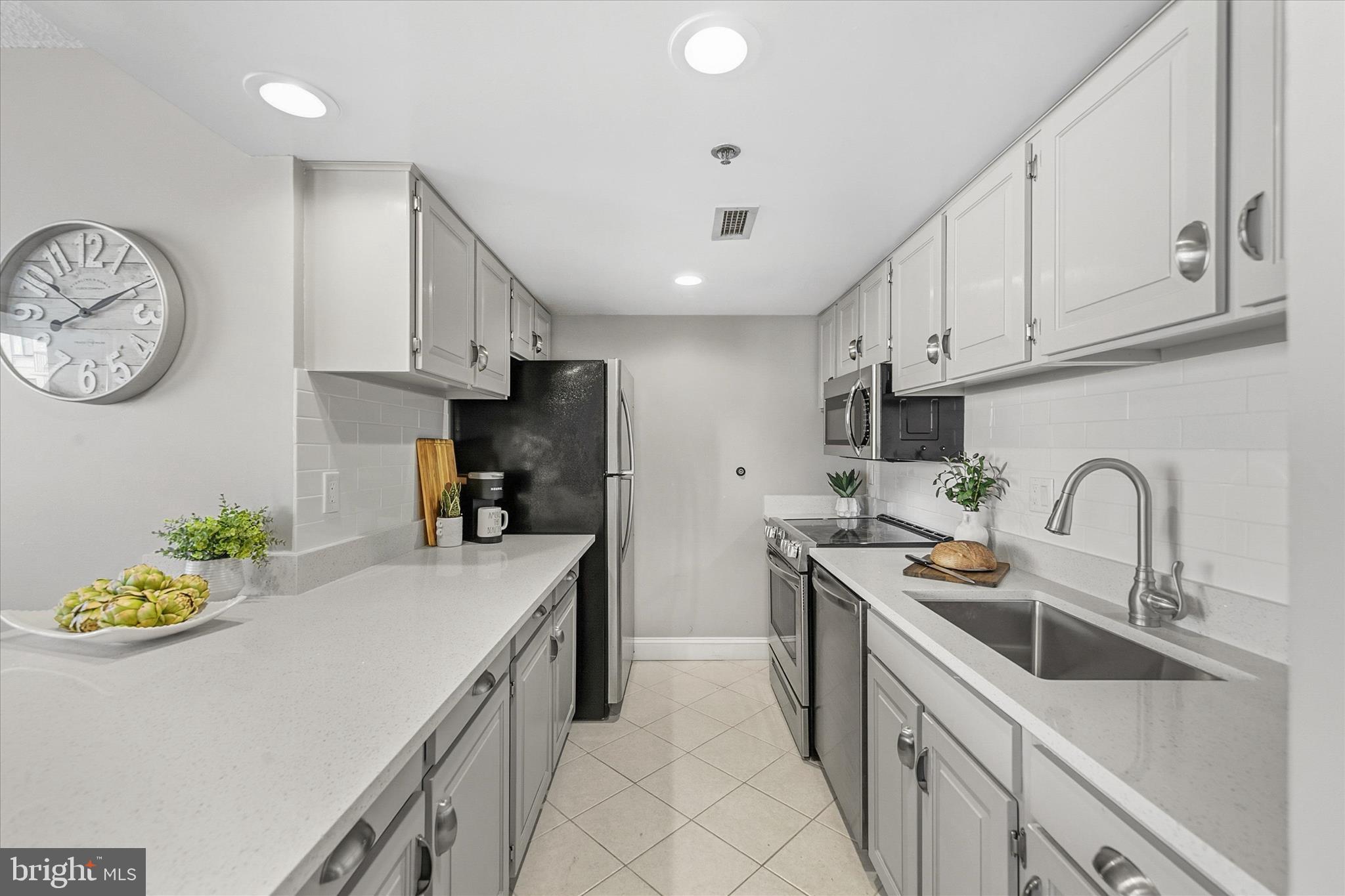 SEA COLONY EAST - Residential