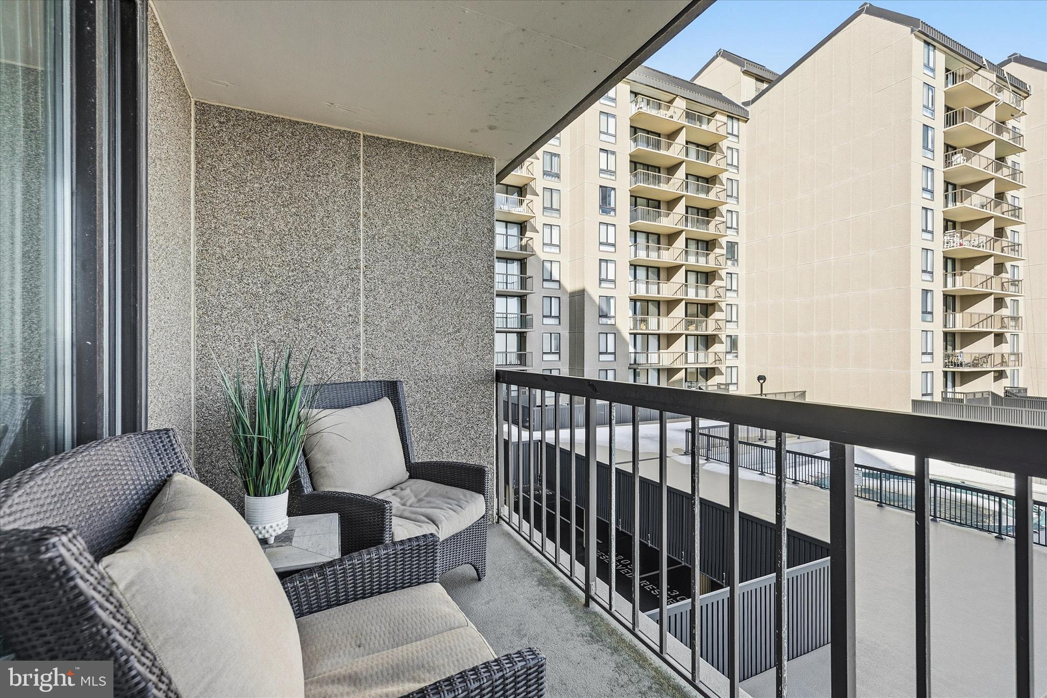 SEA COLONY EAST - Residential