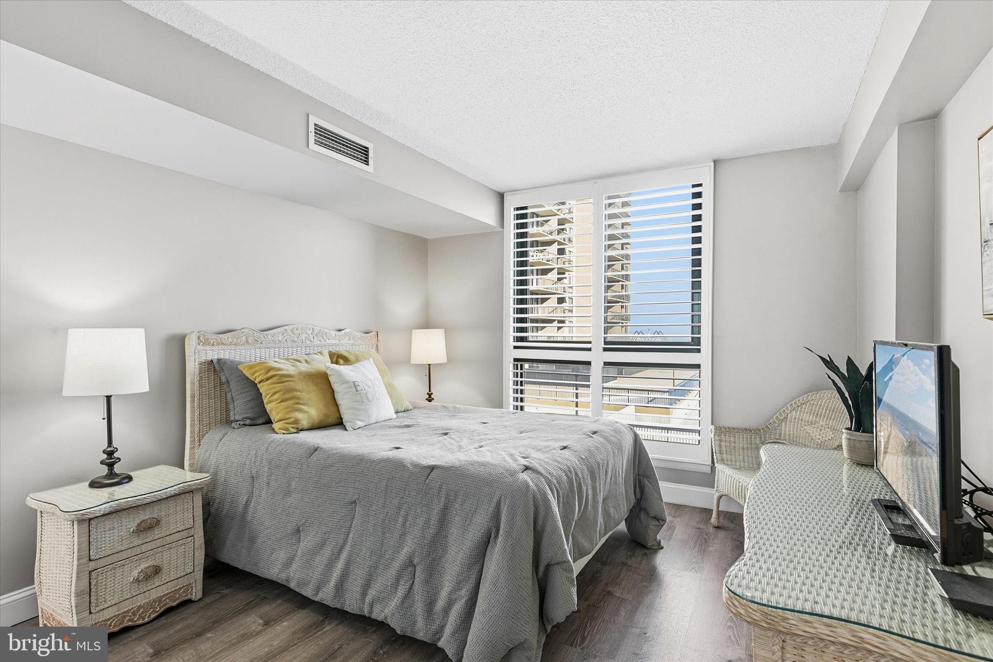 SEA COLONY EAST - Residential