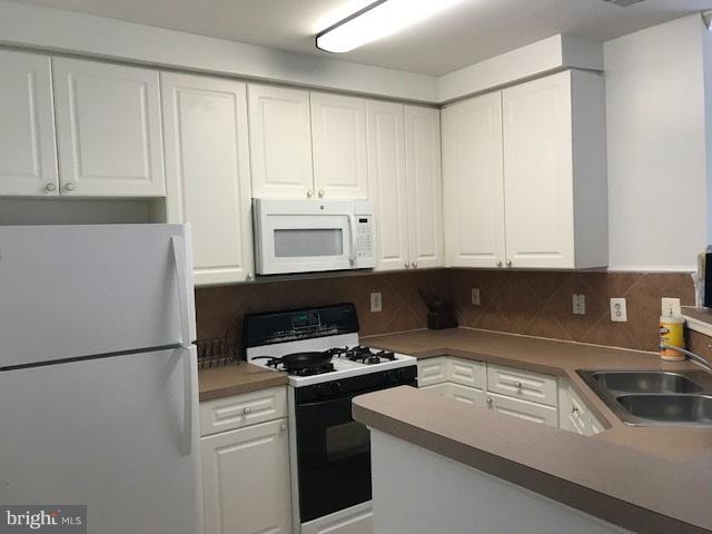 MANORS AT MCNAIR FARMS - Residential Lease