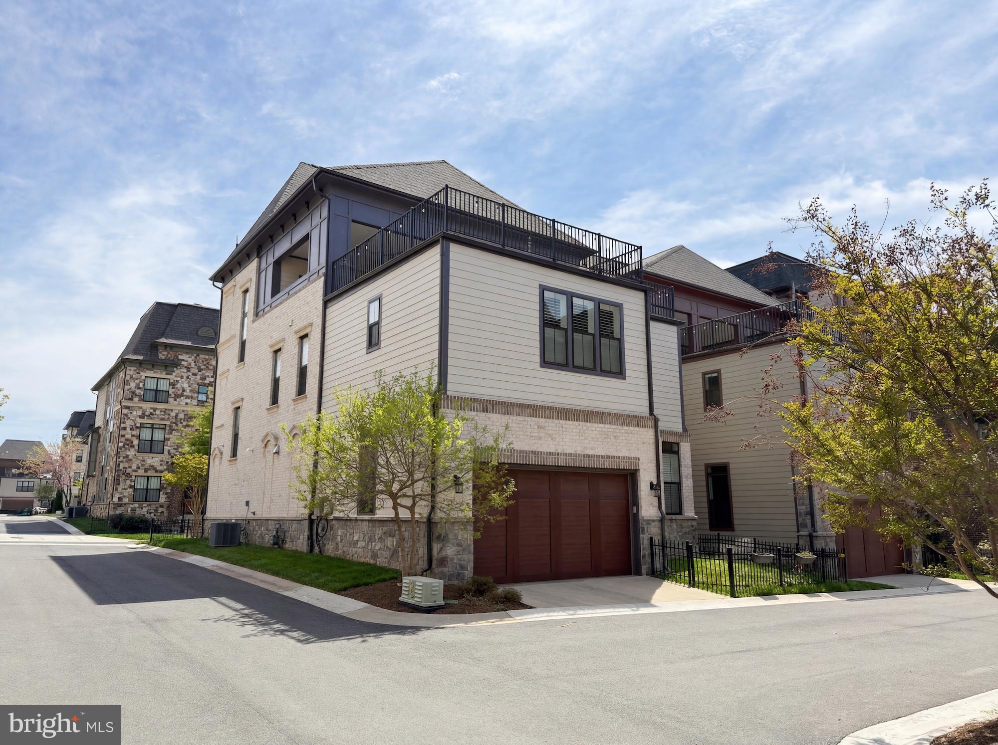 CROWN FARM - Residential