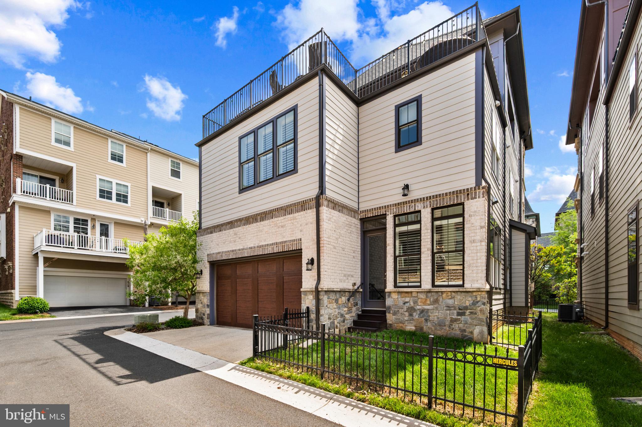 CROWN FARM - Residential