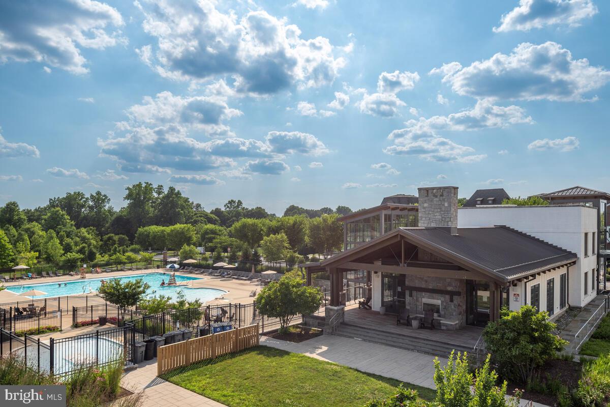 CROWN FARM - Residential