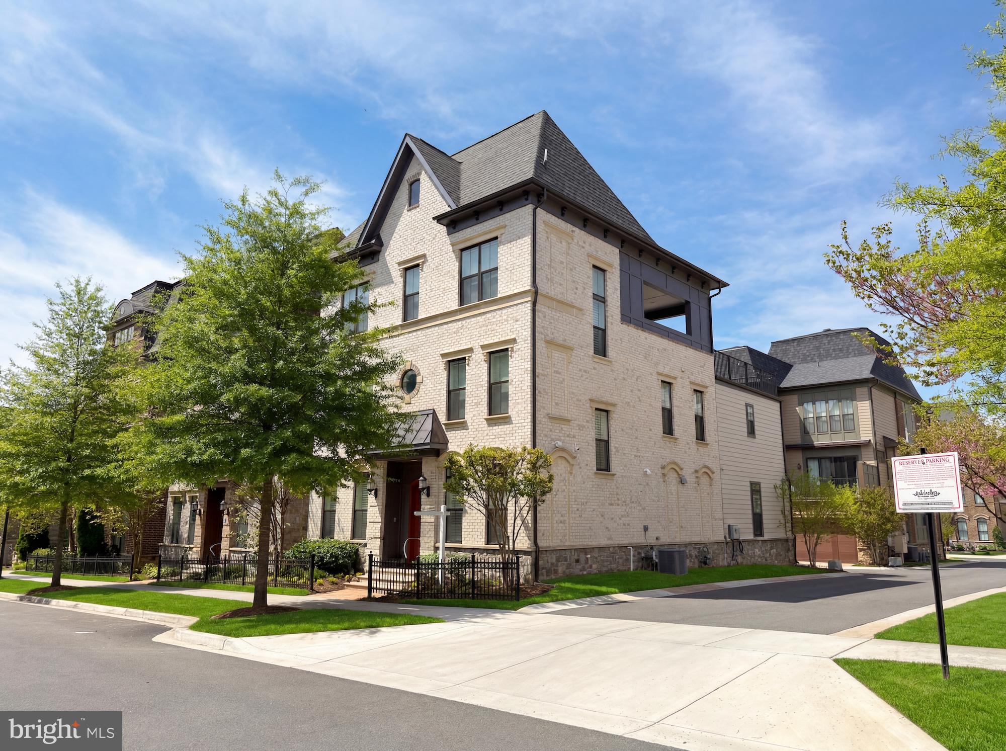 CROWN FARM - Residential